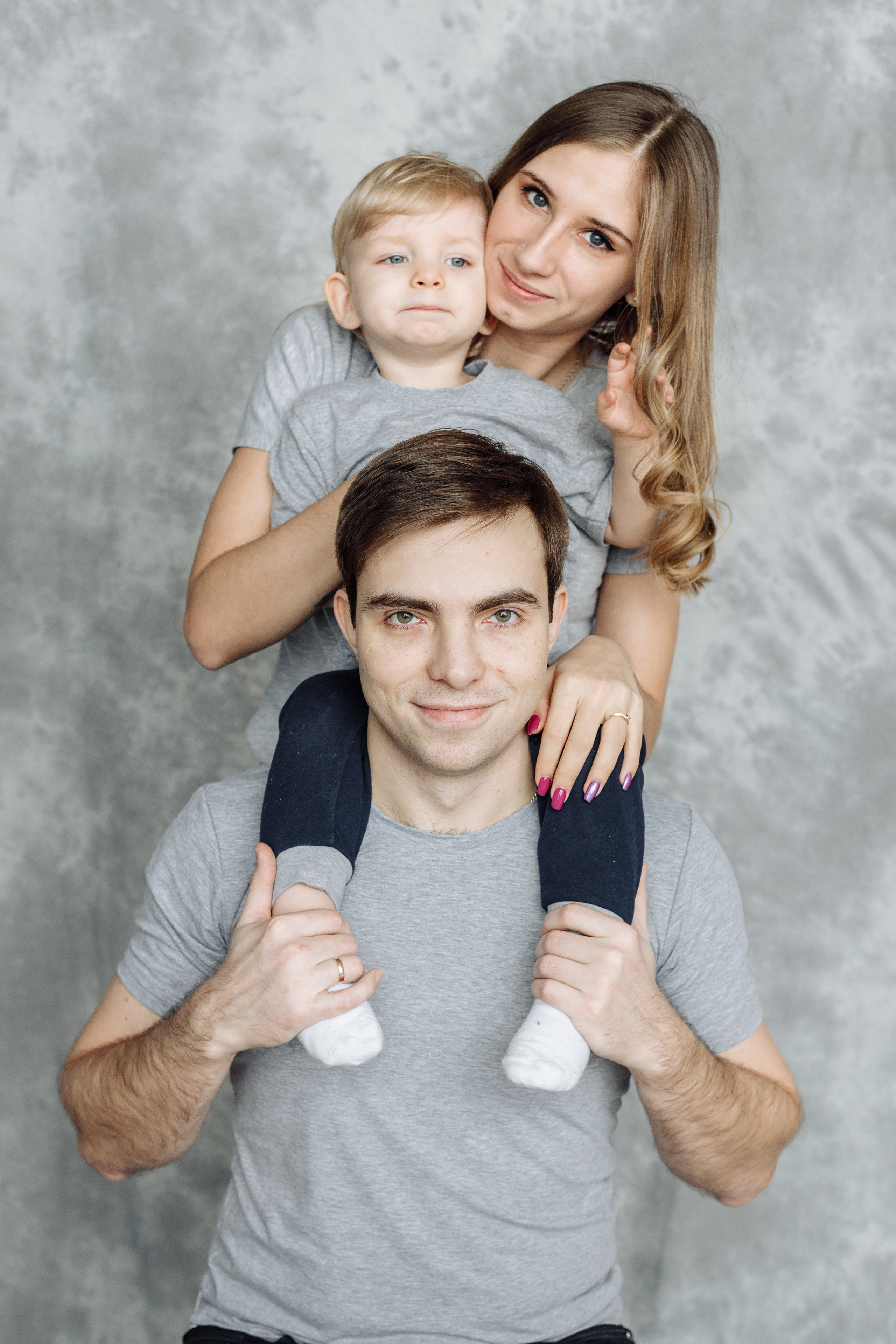 Трое в студии. Свадебный и портретный фотограф в Королёве Сергей Чихарев