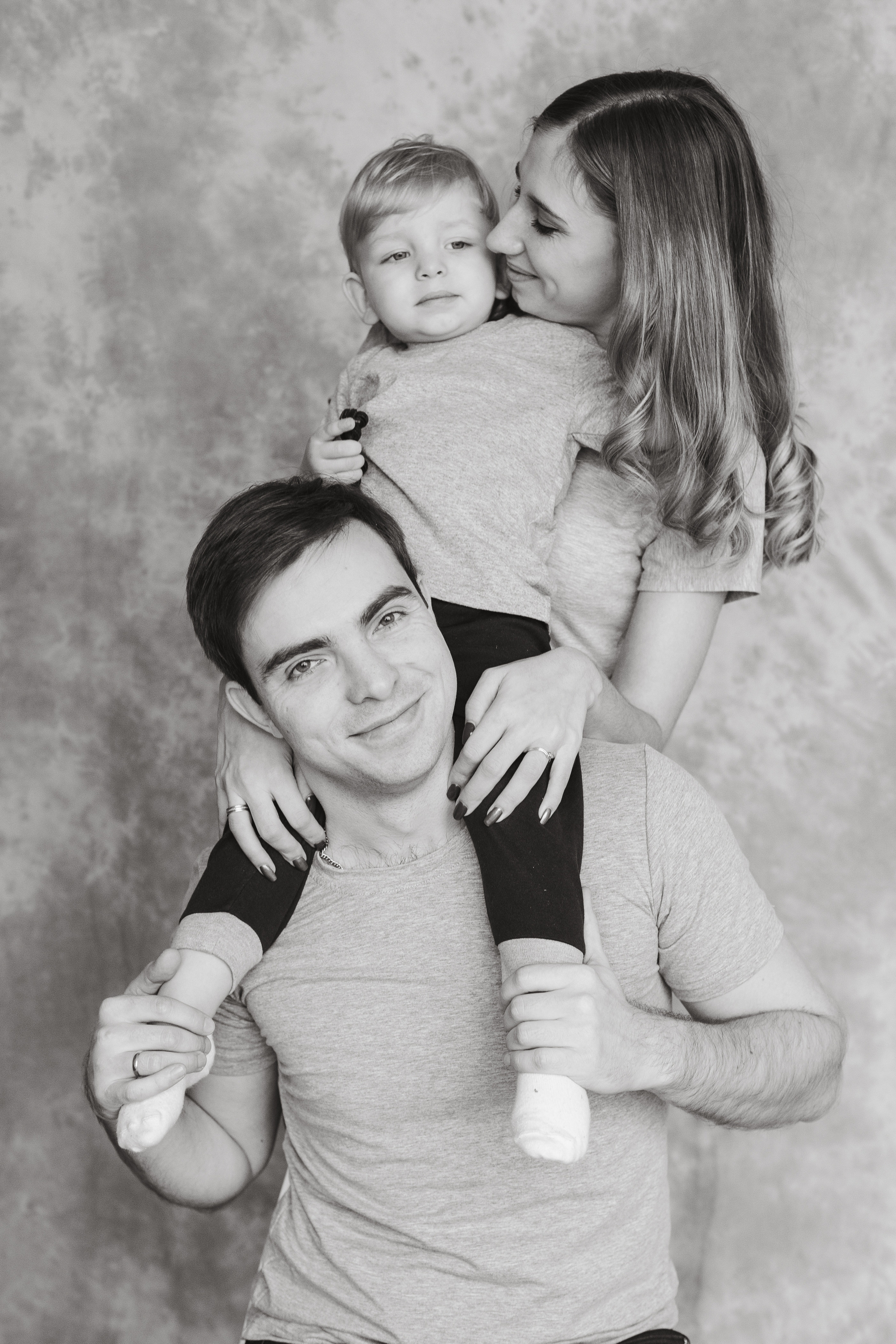 Трое в студии. Свадебный и портретный фотограф в Королёве Сергей Чихарев