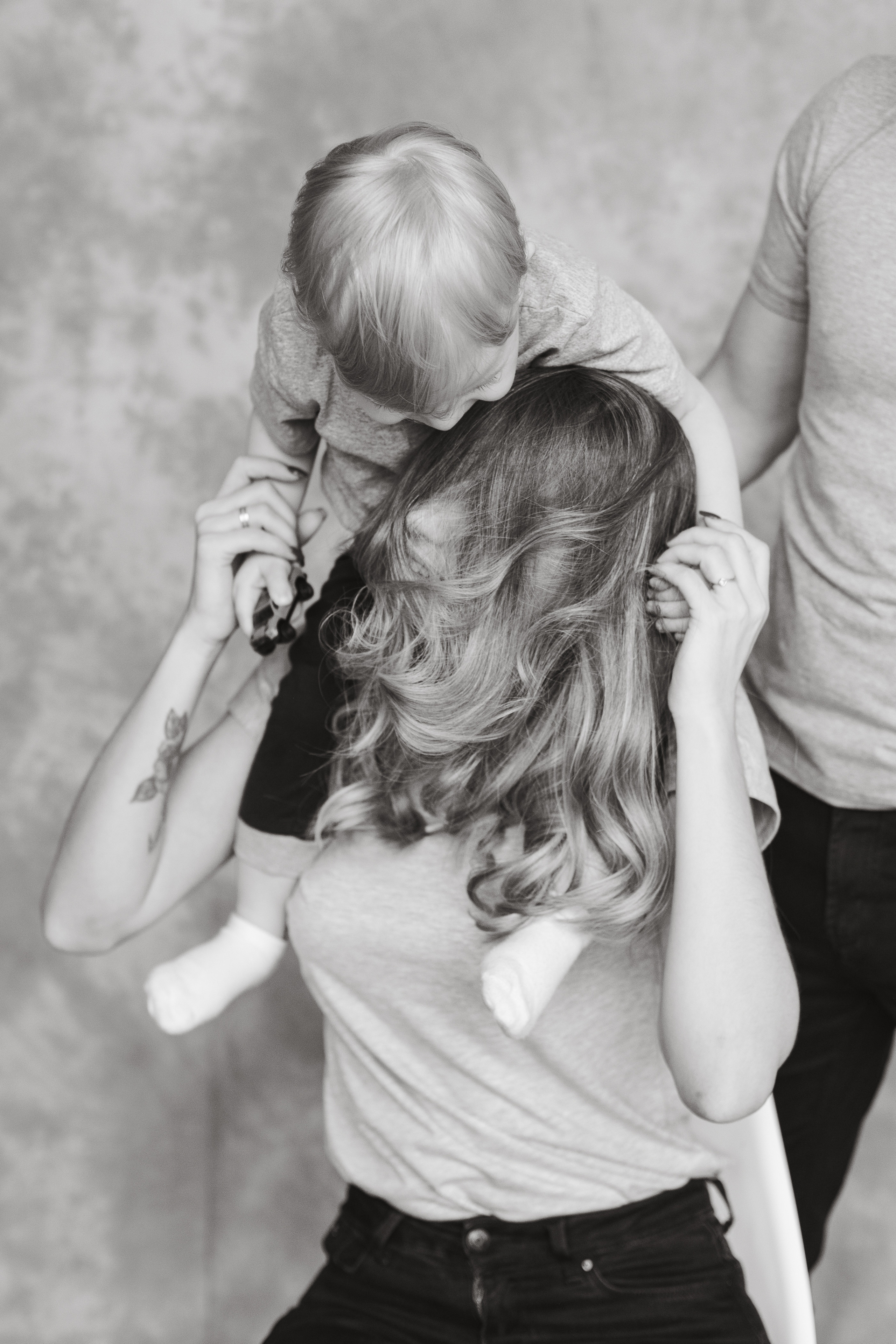 Трое в студии. Свадебный и портретный фотограф в Королёве Сергей Чихарев