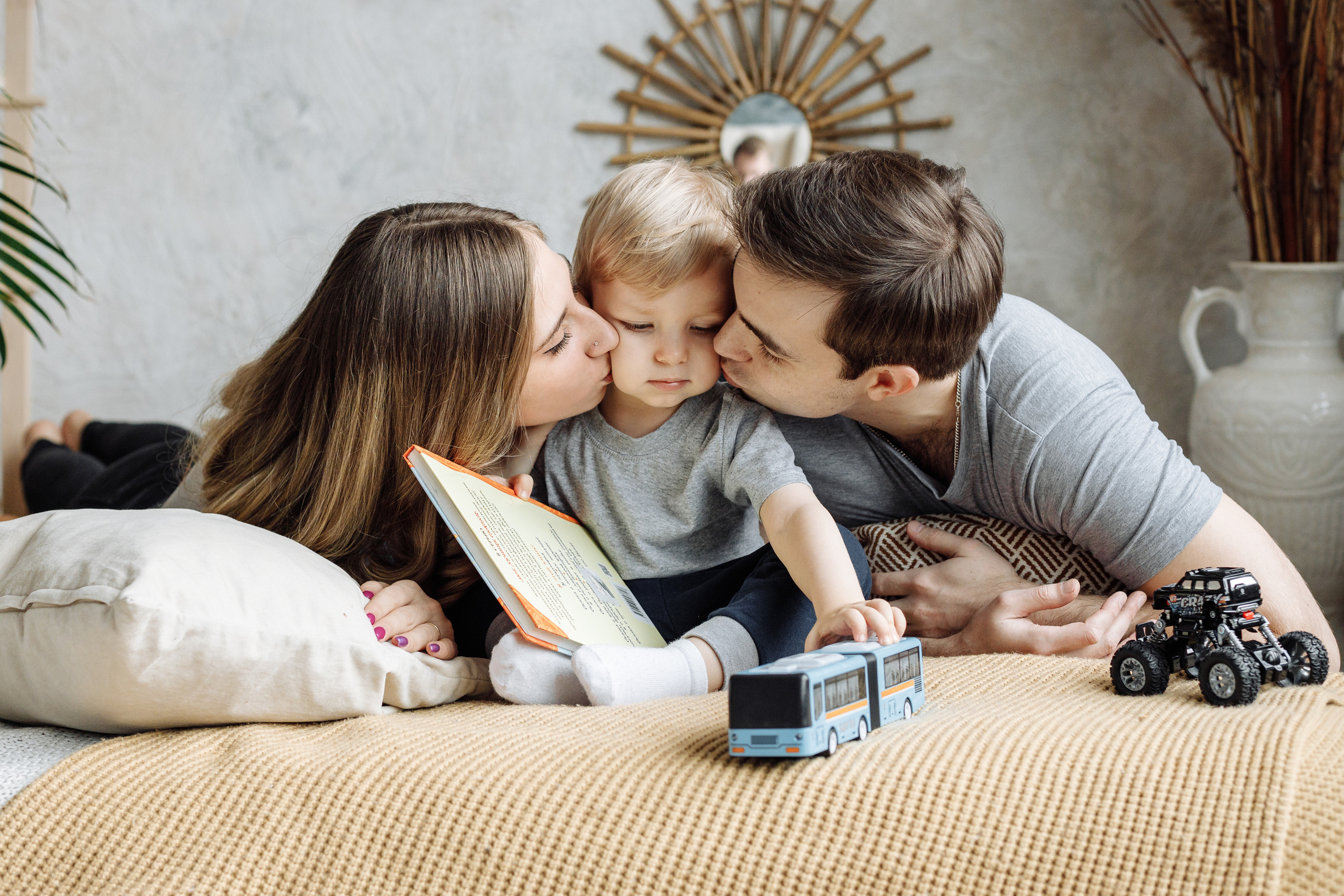 Трое в студии. Свадебный и портретный фотограф в Королёве Сергей Чихарев
