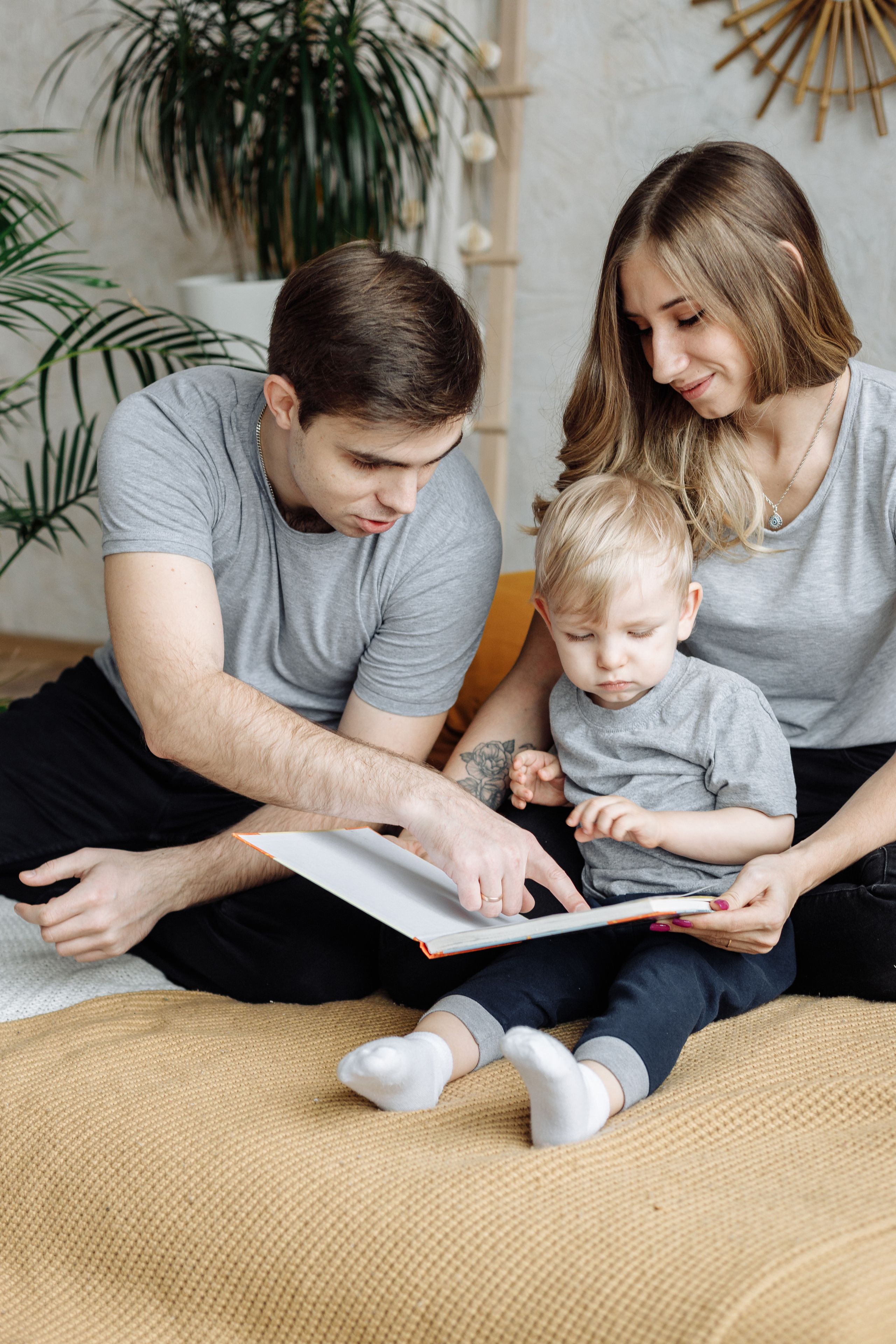 Трое в студии. Свадебный и портретный фотограф в Королёве Сергей Чихарев