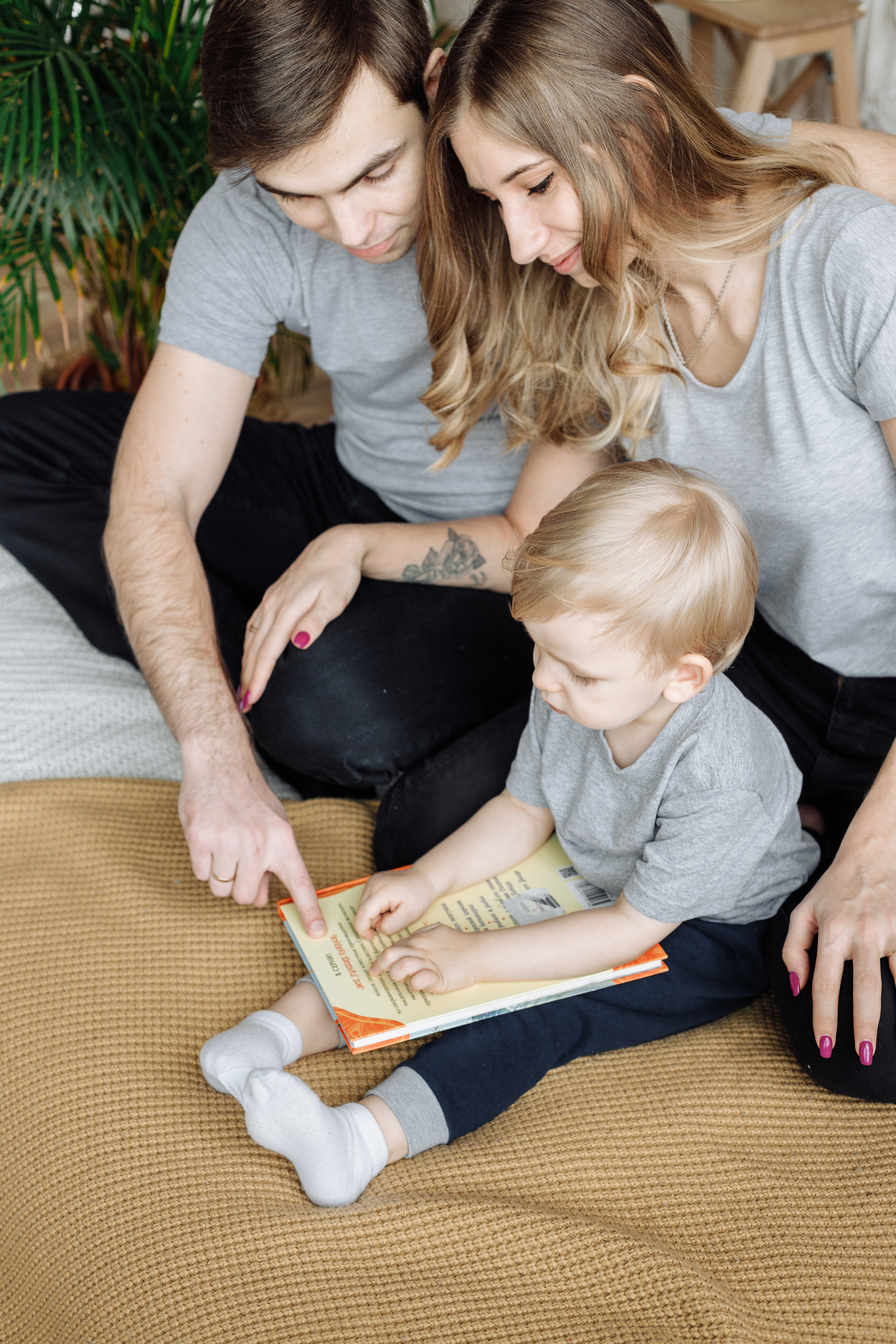 Трое в студии. Свадебный и портретный фотограф в Королёве Сергей Чихарев