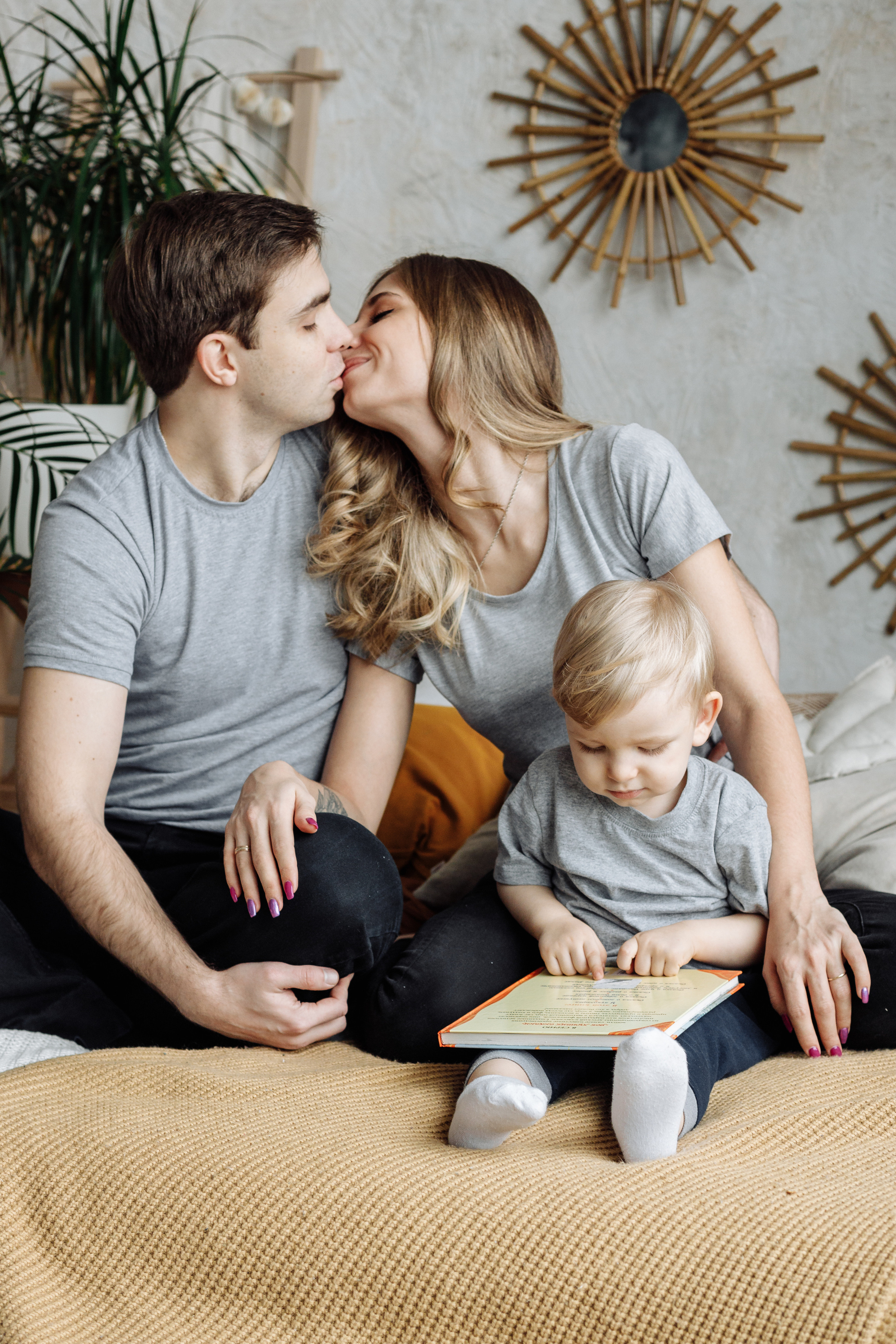 Трое в студии. Свадебный и портретный фотограф в Королёве Сергей Чихарев