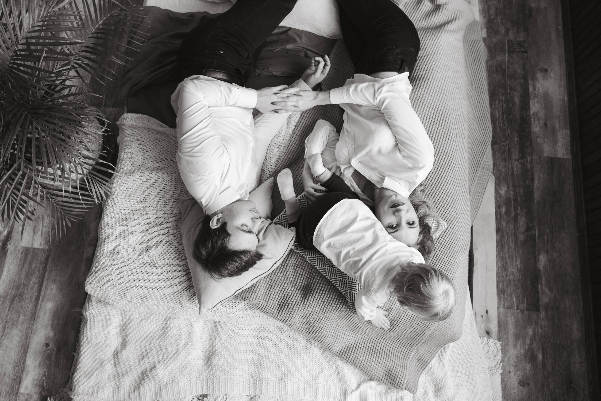 Трое в студии. Свадебный и портретный фотограф в Королёве Сергей Чихарев