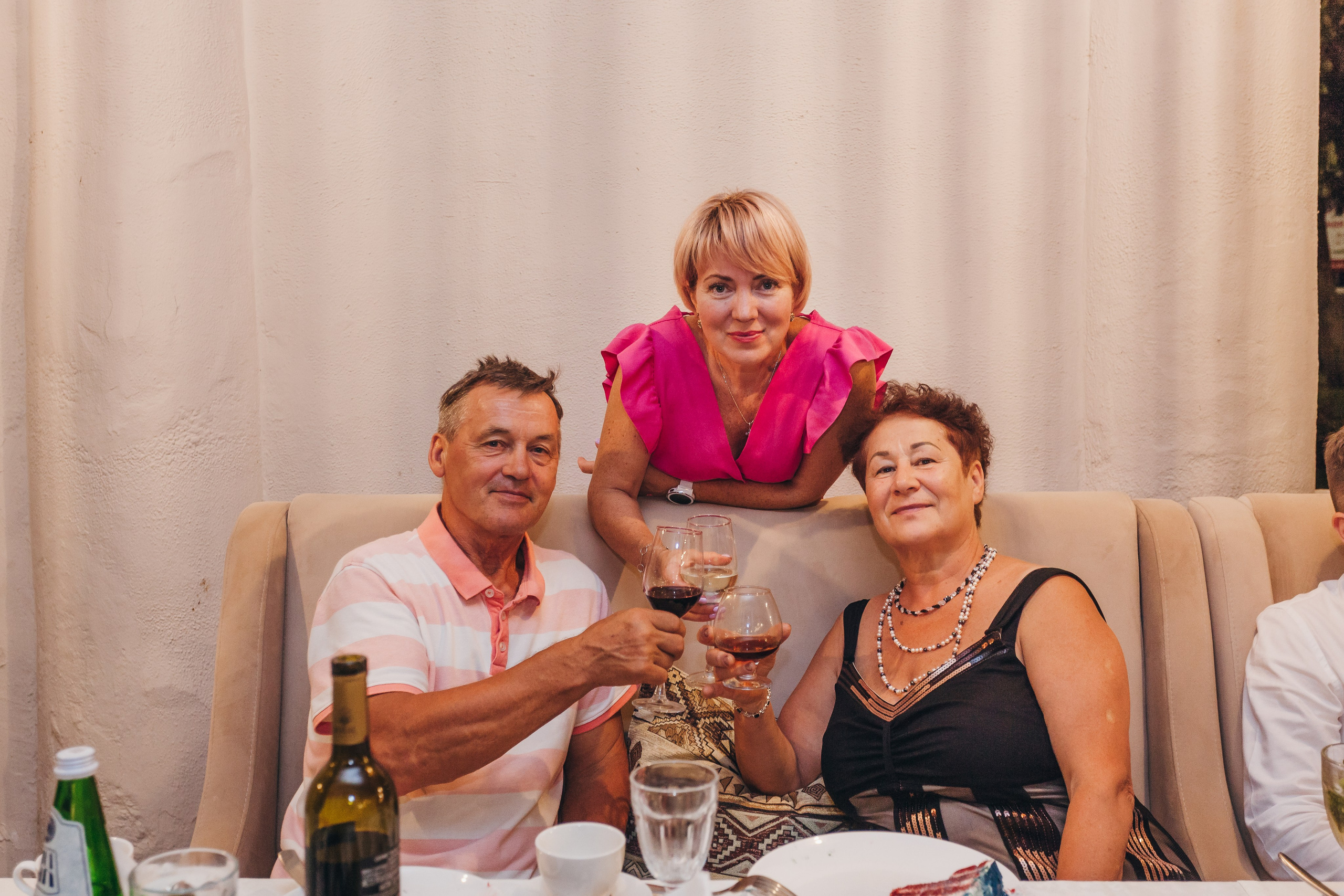 День рождение в уютном ресторане. Фотограф Денис Денисов