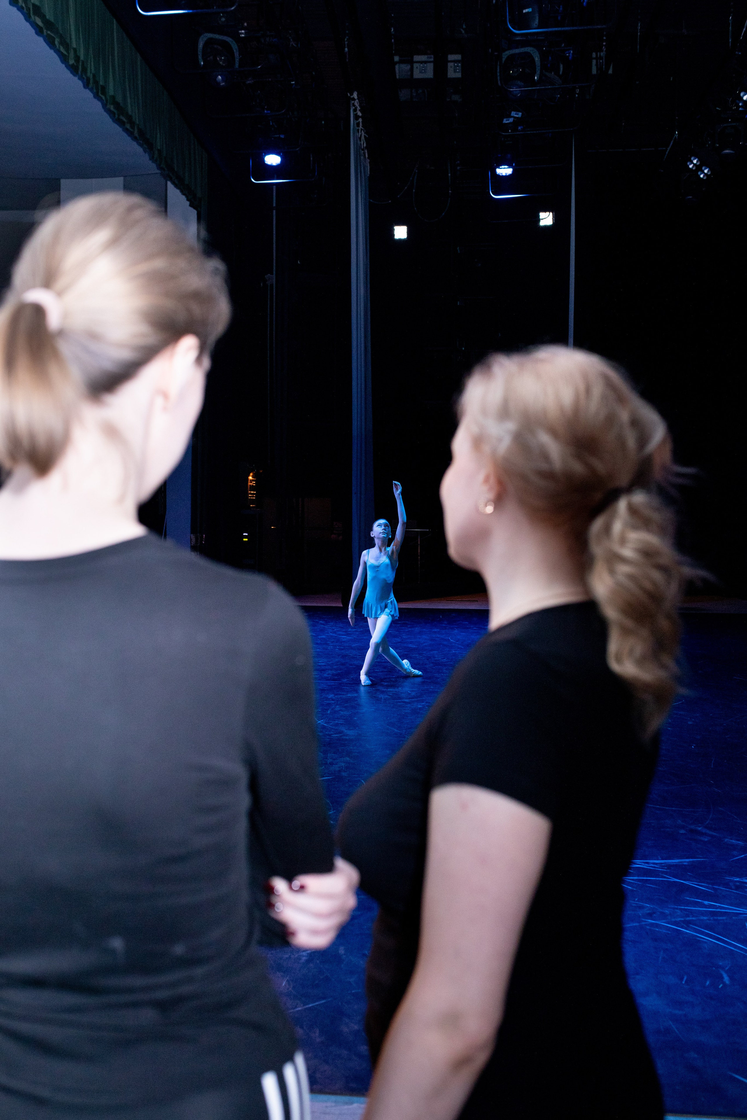 Закулисье отчетного концерта студии балета и растяжки «Левита». Фотограф в Новосибирске Ася Зверева