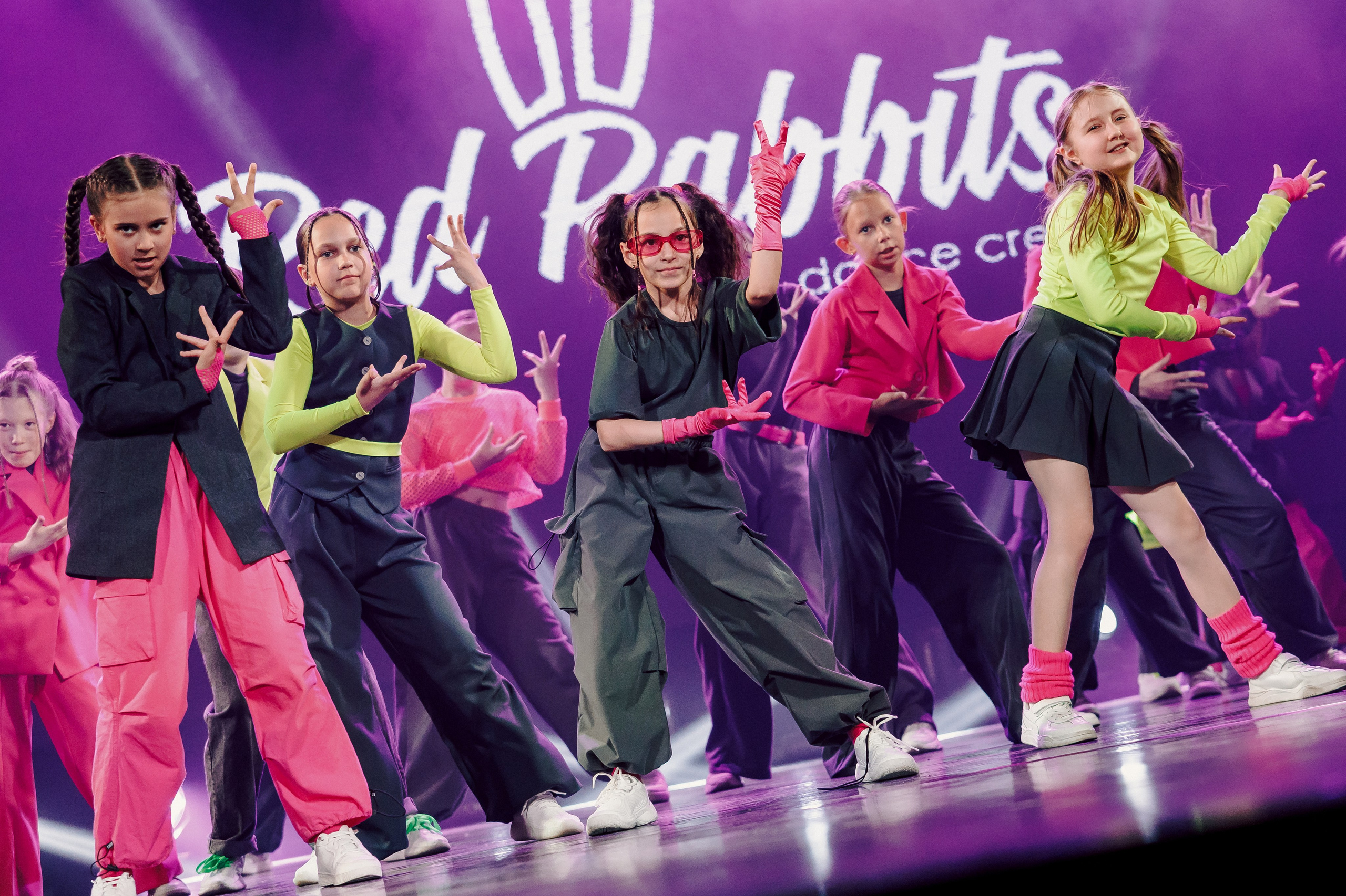 Отчётный концерт танцевальной школы «Red Rabbits» 2025. Лёшка Варзегов — фотограф