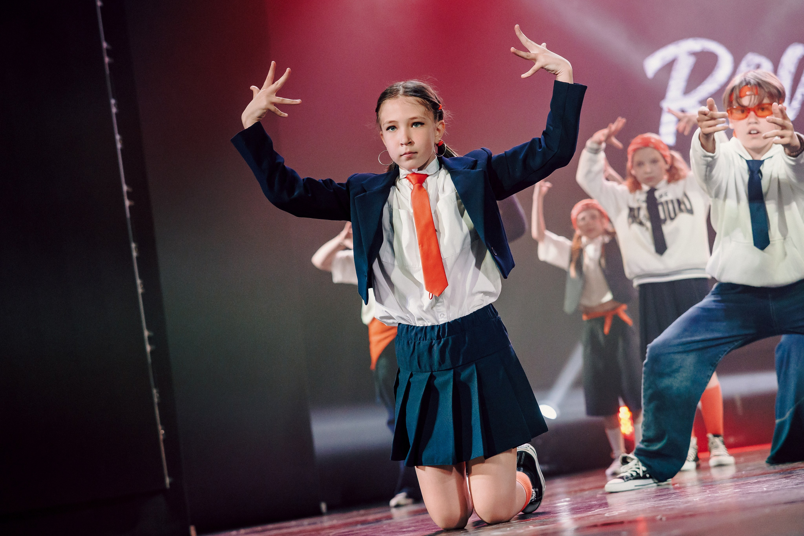 Отчётный концерт танцевальной школы «Red Rabbits» 2025. Лёшка Варзегов — фотограф