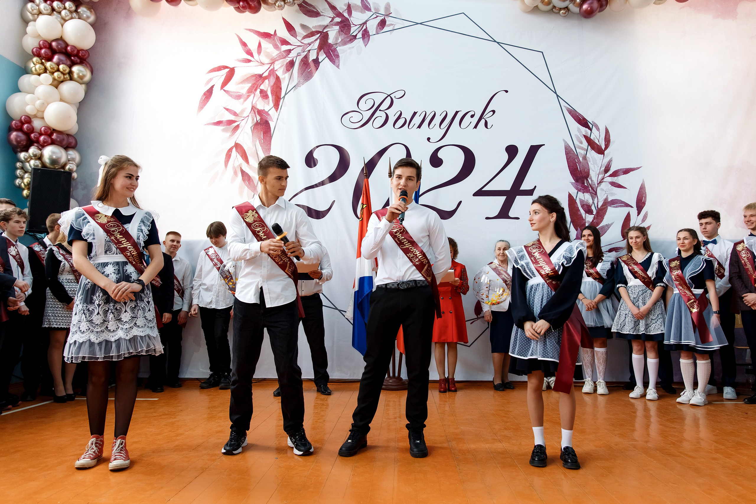 11 класс Последний звонок. Фотограф Любовь Корниенко, Примоский край