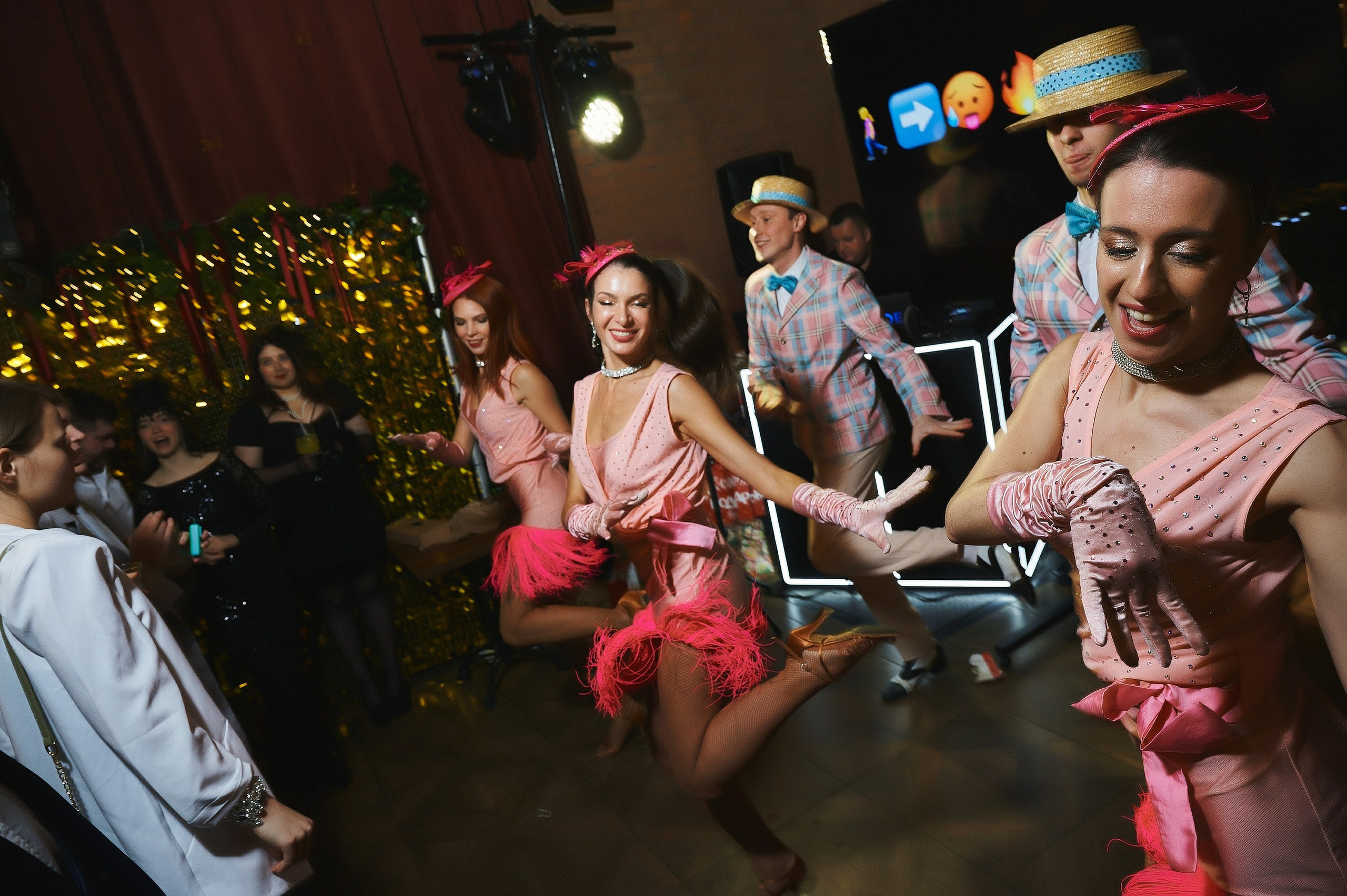 Фотосъёмка новогоднего корпоратива Visible | Корпоративный фотограф. Артём Савиных — профессиональный фотограф в Москве | Репортажи, свадьбы, портреты