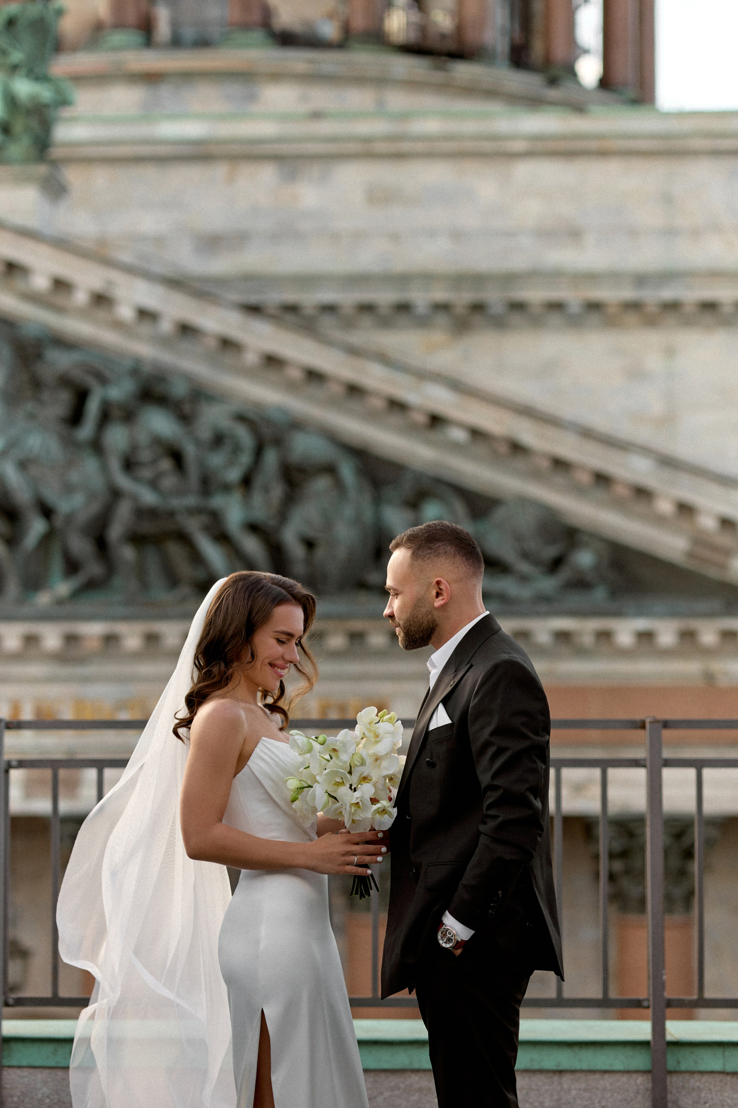 Свадебная фотосессия в отеле с видом на Исаакиевский собор. Сестры Карабаза. Фотографы и ретушеры в Москве и Санкт-Петербурге