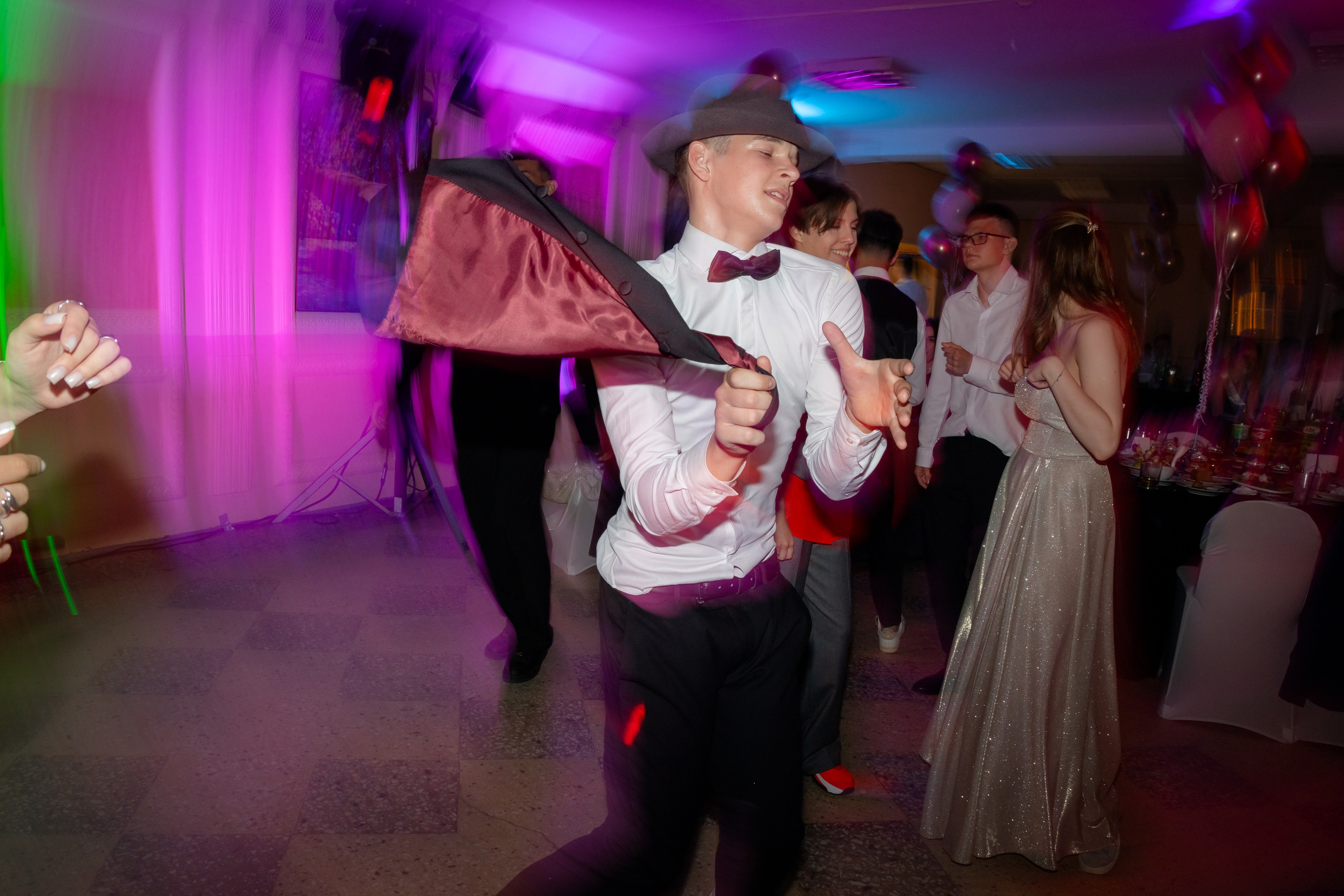 Школьный выпускной 2024 год в Соколе (Минск). Свадебный фотограф в Минске/Беларуси Сергей Спиридонов