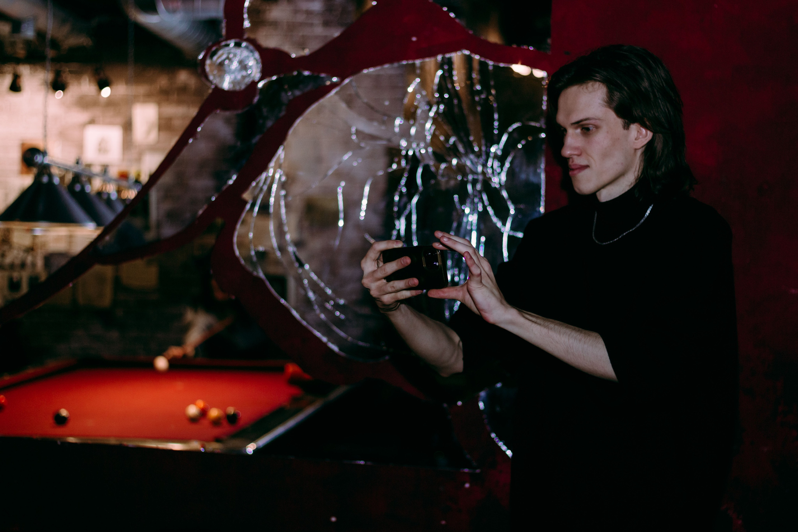 Бильярдная «Крученых» некрореализм. Юля Мурашова портретный и документальный фотограф