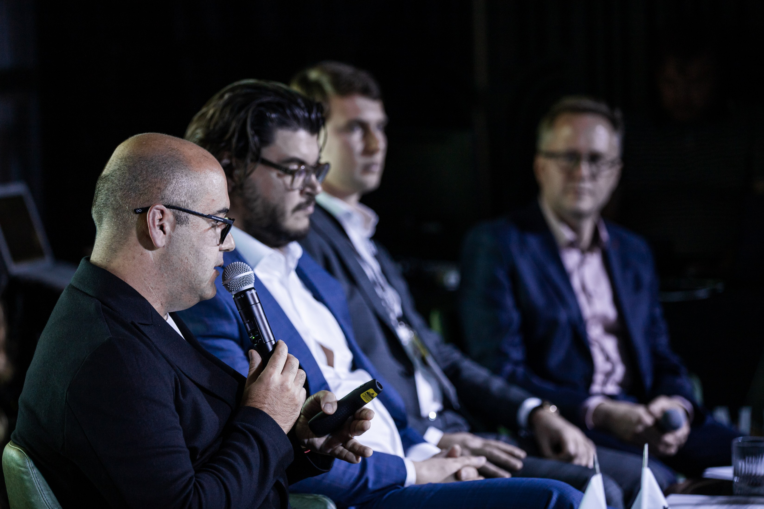 Коктейль «Коммерсантъ». Репортажный и fashion фотограф в Москве Сергей Бардин