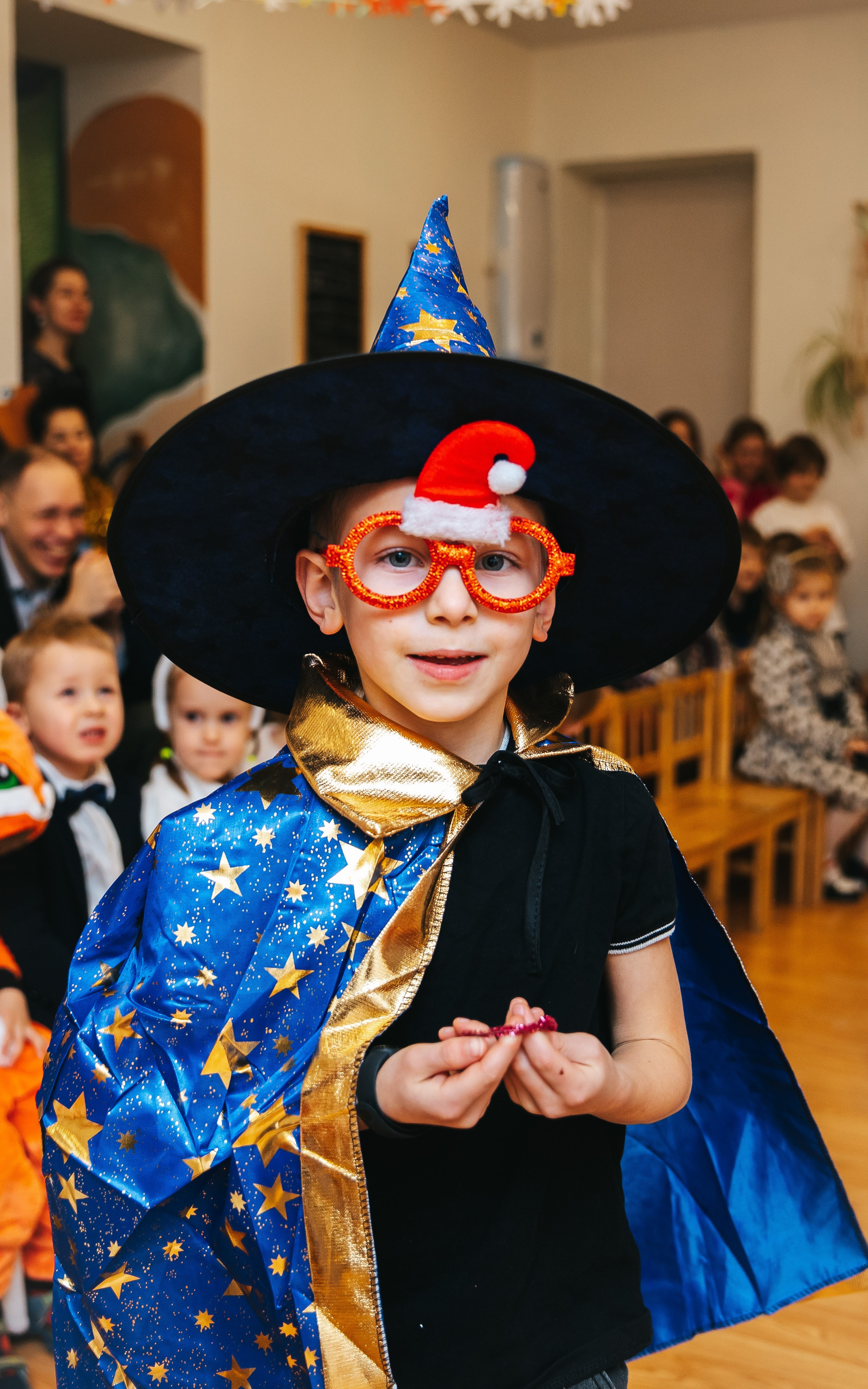 Новогодний утренник в Монтессори-садике. Семейный lifestyle фотограф в Санкт-Петербурге Людмила Пахомова