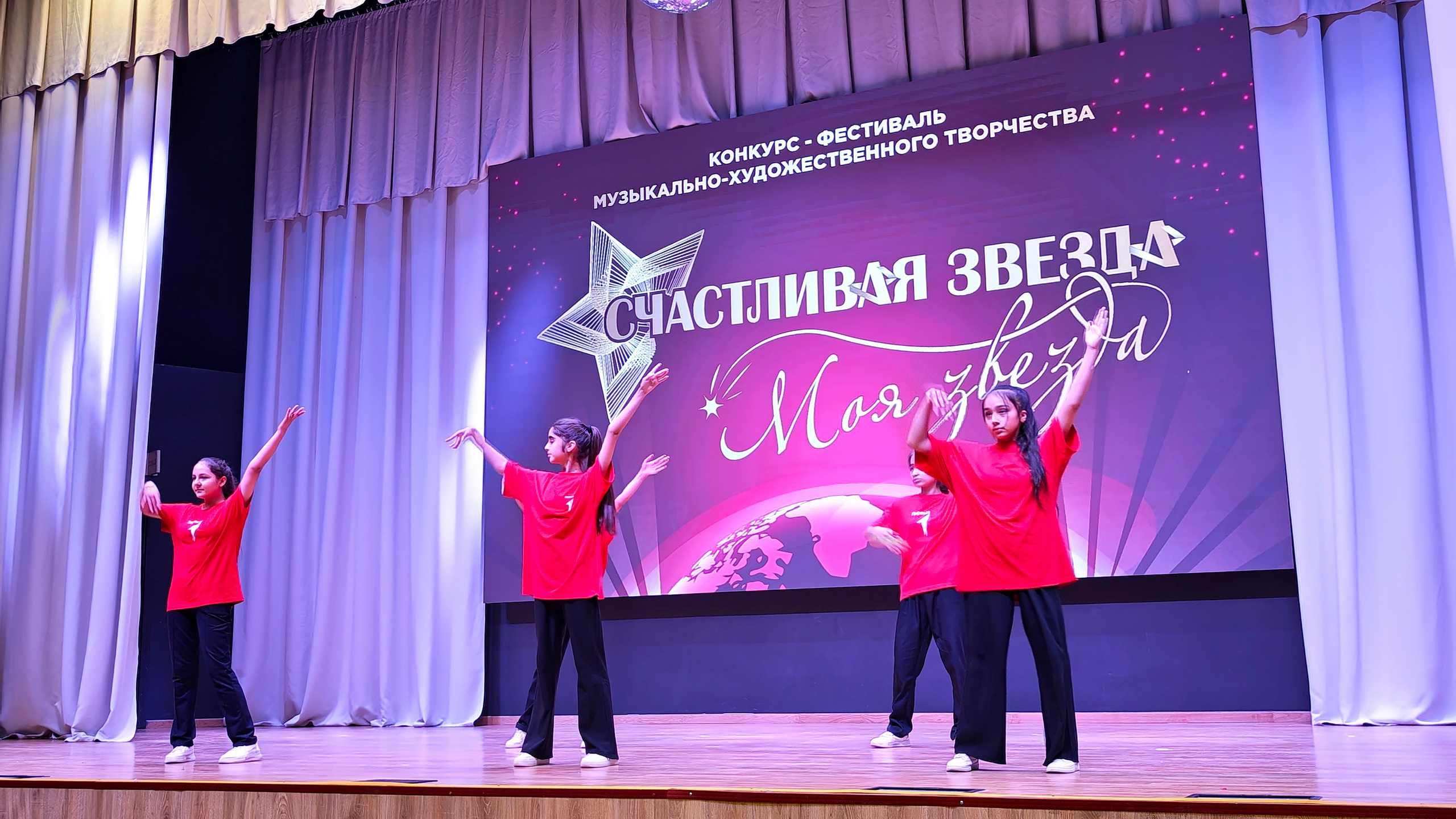 1 ноября 2025 г, г. Бохтар, Таджикистан. Золотое яблочко