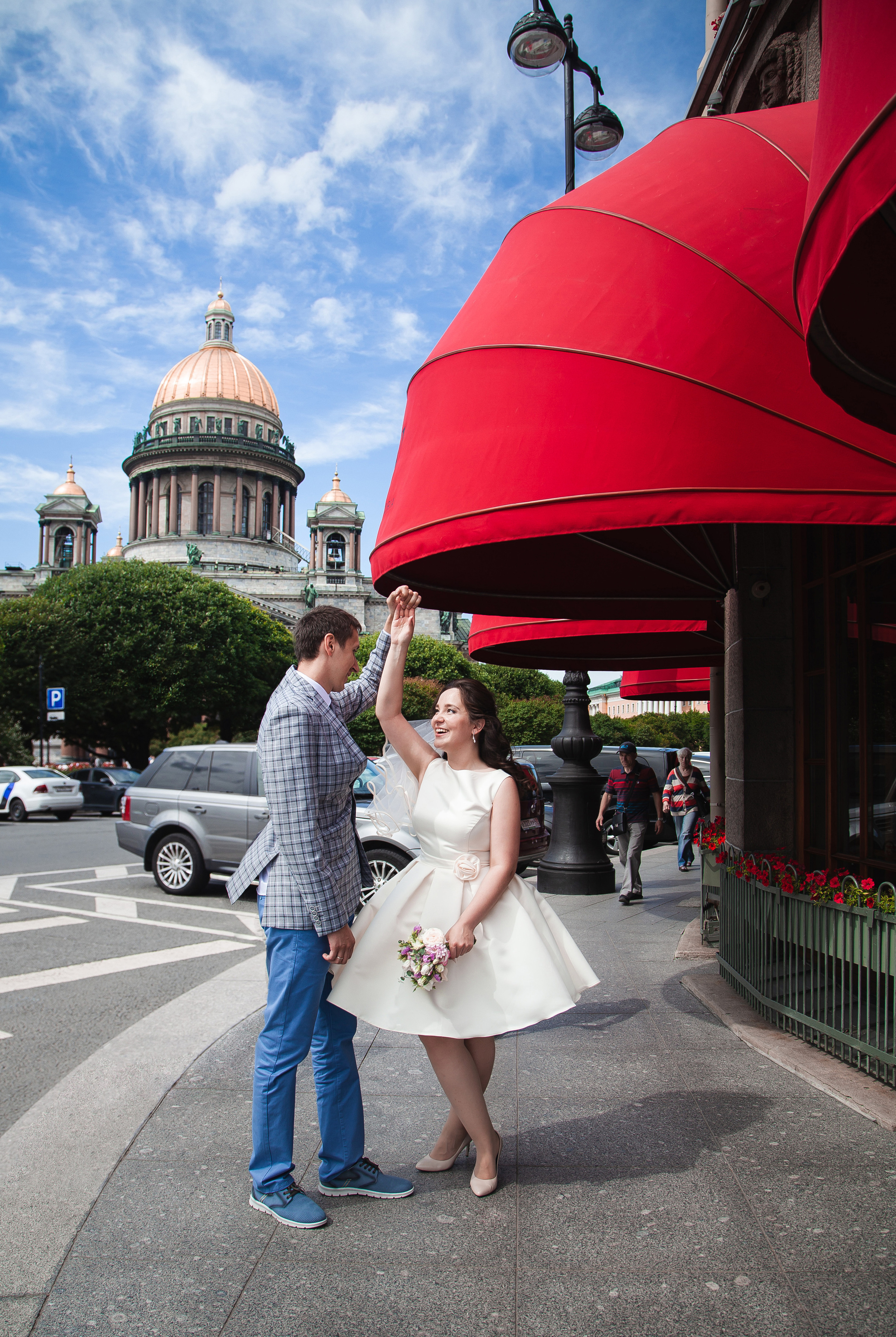 невеста, свадебное платье, фотограф Елизавета Сорокина, свадебный фотограф, фотограф на свадьбу, свадебный фотограф спб, фотограф на свадьбу спб, свадебный фотограф в санкт-петербурге, регистрация брака,свадебная фотосессия, фотостудия для свадьбы, образ невесты, свадебная прическа спб, свадебный макияж спб, сборы невесты, фотосессия сборов невесты, свадебный автомобиль, автомобиль на свадьбу, лимузин, невеста, жених и невеста, костюм жениха, свадебное платье, короткое свадебное платье, фотограф Елизавета Сорокина, свадебный фотограф, фотограф на свадьбу, свадебный фотограф спб, фотограф на свадьбу спб, свадебный фотограф в Санкт-Петербурге, регистрация брака, свадебная фотосессия, фотостудия для свадьбы, образ невесты, свадебная прическа спб, свадебный макияж спб, обручальные кольца, сборы невесты, утро невесты , фотосессия утро невесты, фотосессия сборов невесты, сборы невесты в отеле, первый дворец бракосочетания на английской набережной, дворец бракосочетания №1, свадебная фотосессия у гостиницы Астория, гостинница Астория, красные козырьки, свадебная фотосессия у Исаакиевского собора