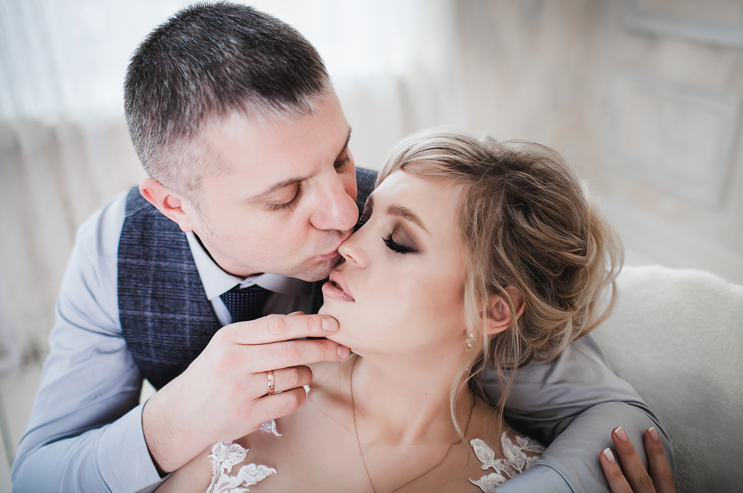 невеста, жених и невеста, костюм жениха, свадебное платье, фотограф Елизавета Сорокина, свадебный фотограф, фотограф на свадьбу, свадебный фотограф спб, фотограф на свадьбу спб, свадебный фотограф в санкт-петербурге, регистрация брака,свадебная фотосессия, фотостудия для свадьбы, образ невесты, свадебная прическа спб, свадебный макияж спб