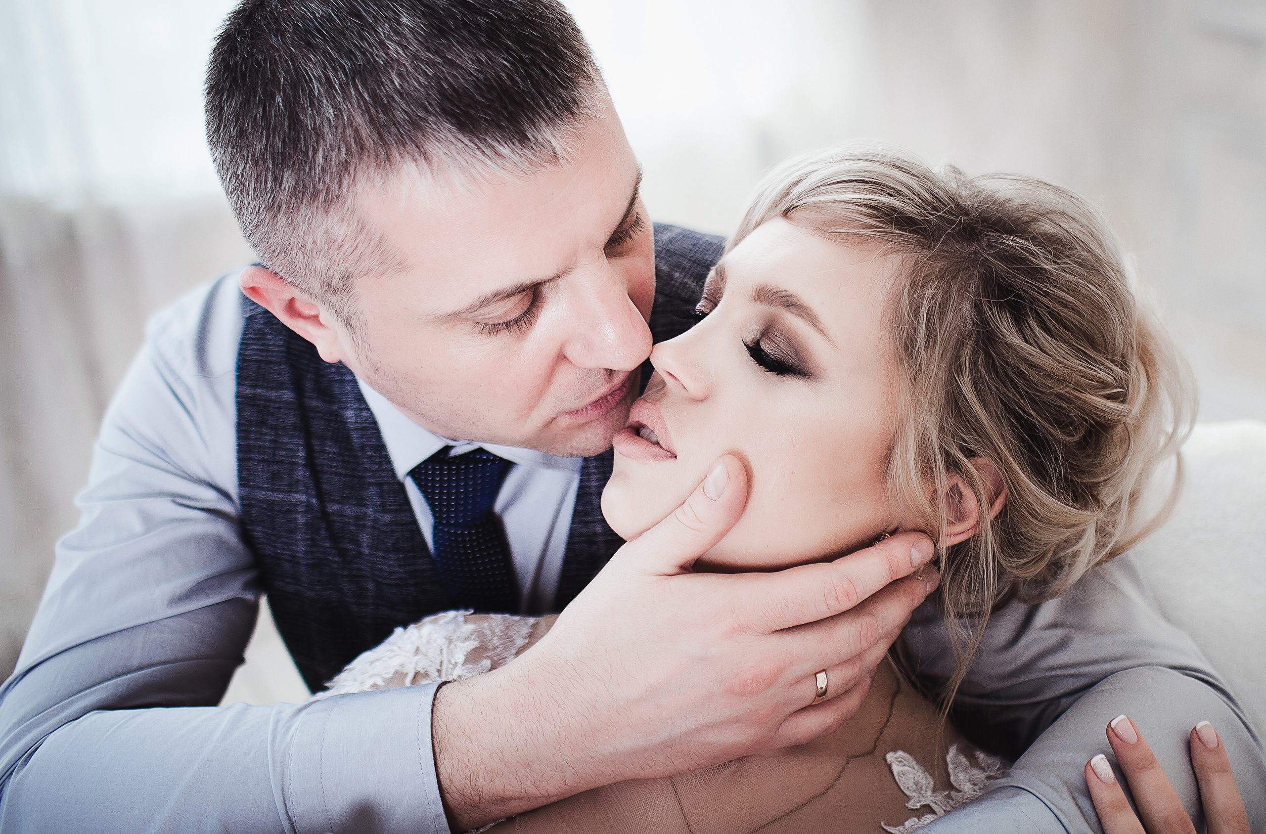 невеста, жених и невеста, костюм жениха, свадебное платье, фотограф Елизавета Сорокина, свадебный фотограф, фотограф на свадьбу, свадебный фотограф спб, фотограф на свадьбу спб, свадебный фотограф в санкт-петербурге, регистрация брака,свадебная фотосессия, фотостудия для свадьбы, образ невесты, свадебная прическа спб, свадебный макияж спб