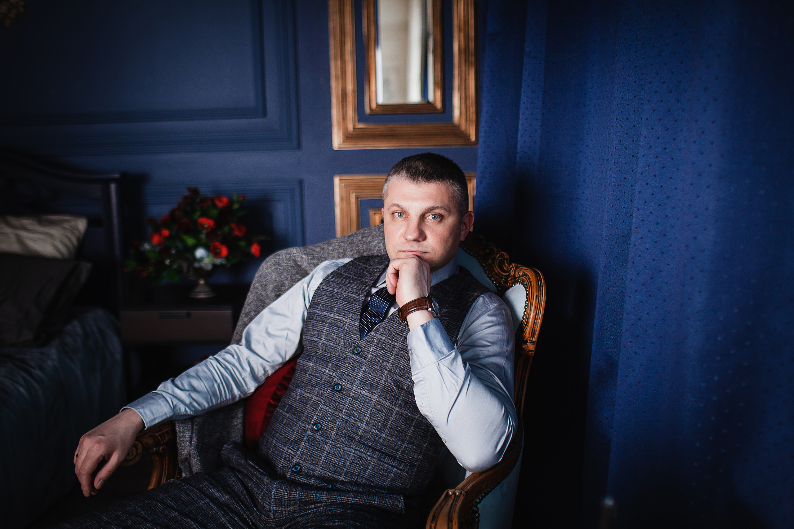  жених и невеста, костюм жениха, фотограф Елизавета Сорокина, свадебный фотограф, фотограф на свадьбу, свадебный фотограф спб, фотограф на свадьбу спб, свадебный фотограф в санкт-петербурге, регистрация брака, свадебная фотосессия, фотостудия для свадьбы, свадебная прическа спб, сборы жениха