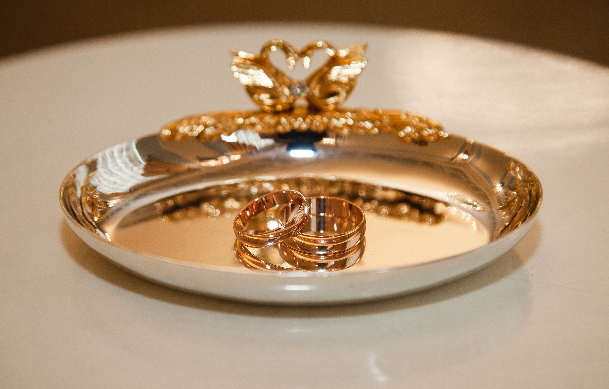 Загс Кировского района, жених и невеста, свадебное платье, костюм жениха, фотограф Елизавета Сорокина, свадебный фотограф, фотограф на свадьбу, свадебный фотограф спб, фотограф на свадьбу спб, свадебный фотограф в санкт-петербурге,свадебная фотосессия, обручальные кольца