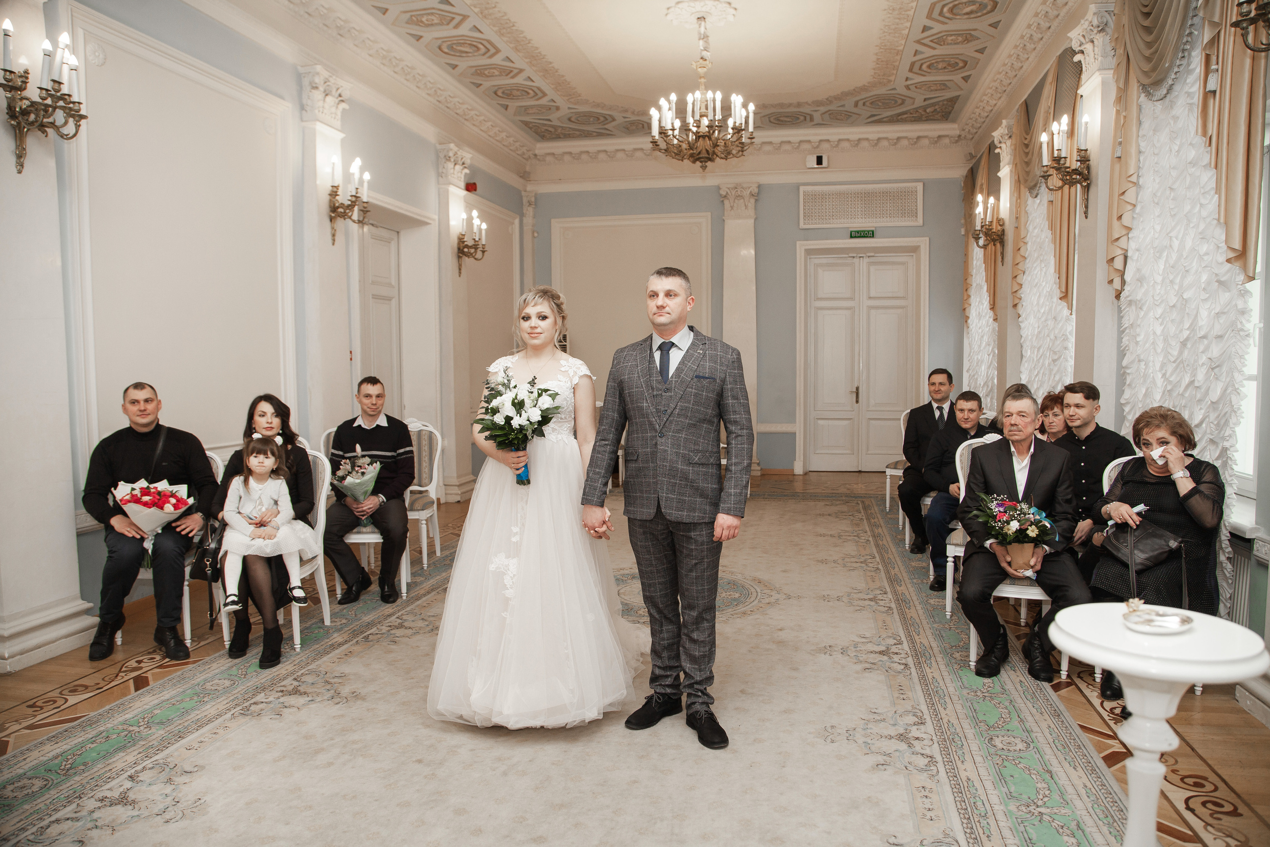Загс Кировского района, жених и невеста, свадебное платье, костюм жениха, фотограф Елизавета Сорокина, свадебный фотограф, фотограф на свадьбу, свадебный фотограф спб, фотограф на свадьбу спб, свадебный фотограф в санкт-петербурге, регистрация брака,свадебная фотосессия, обручальные кольца
