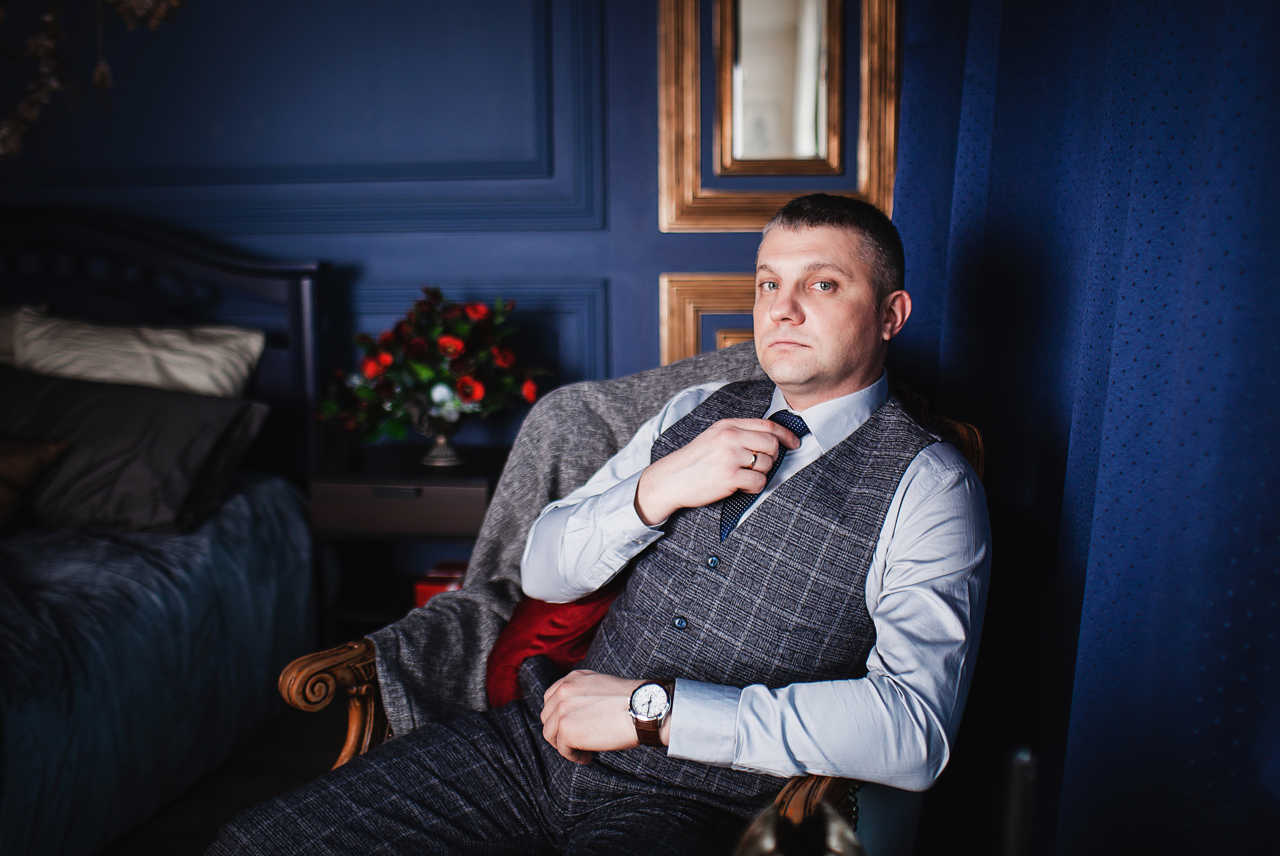  жених и невеста, костюм жениха, фотограф Елизавета Сорокина, свадебный фотограф, фотограф на свадьбу, свадебный фотограф спб, фотограф на свадьбу спб, свадебный фотограф в санкт-петербурге, регистрация брака, свадебная фотосессия, фотостудия для свадьбы, свадебная прическа спб, сборы жениха