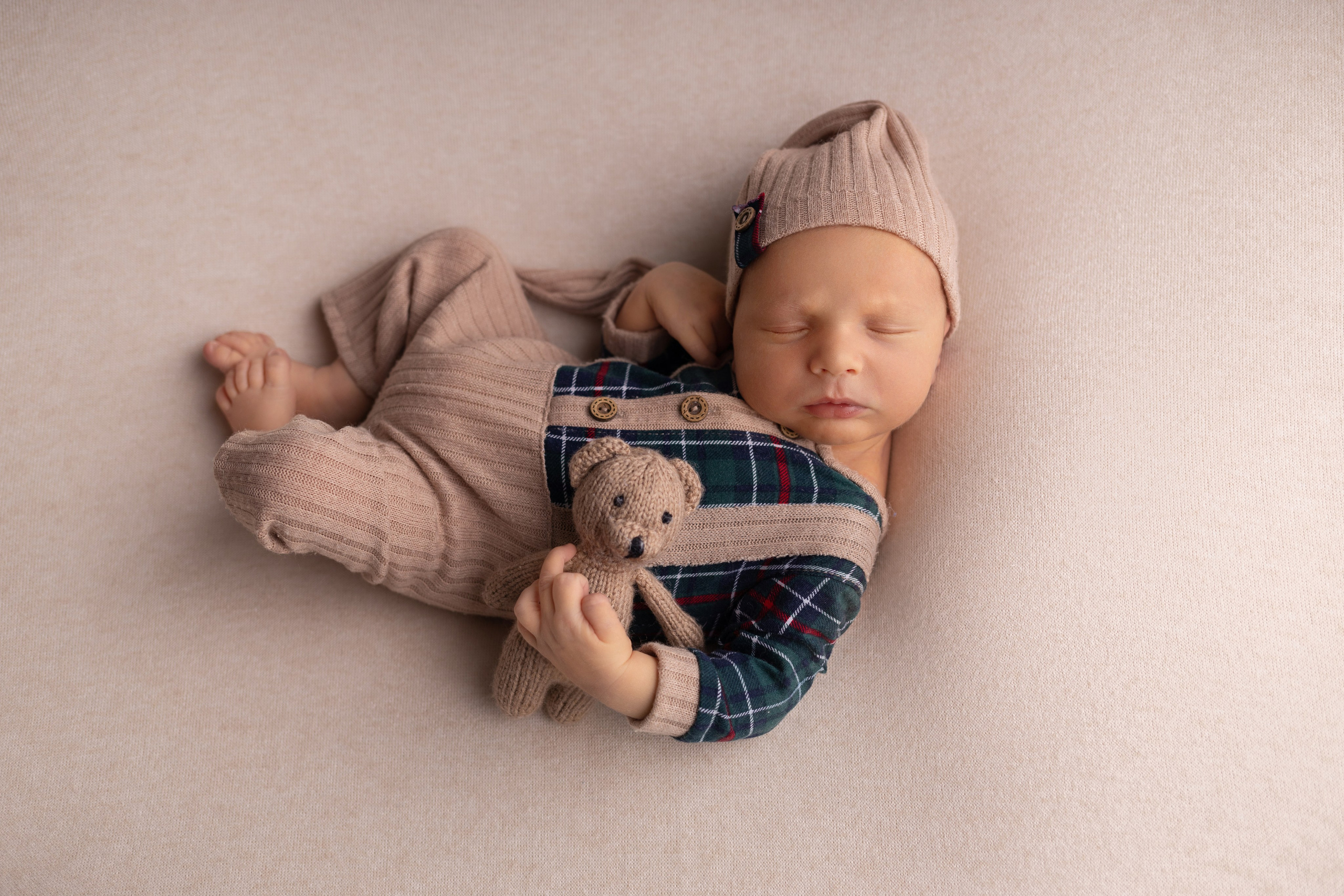 Классическая фотосессия малыша. Фотограф новорожденных малышей в Омске и Омской области Эльвира Камаева