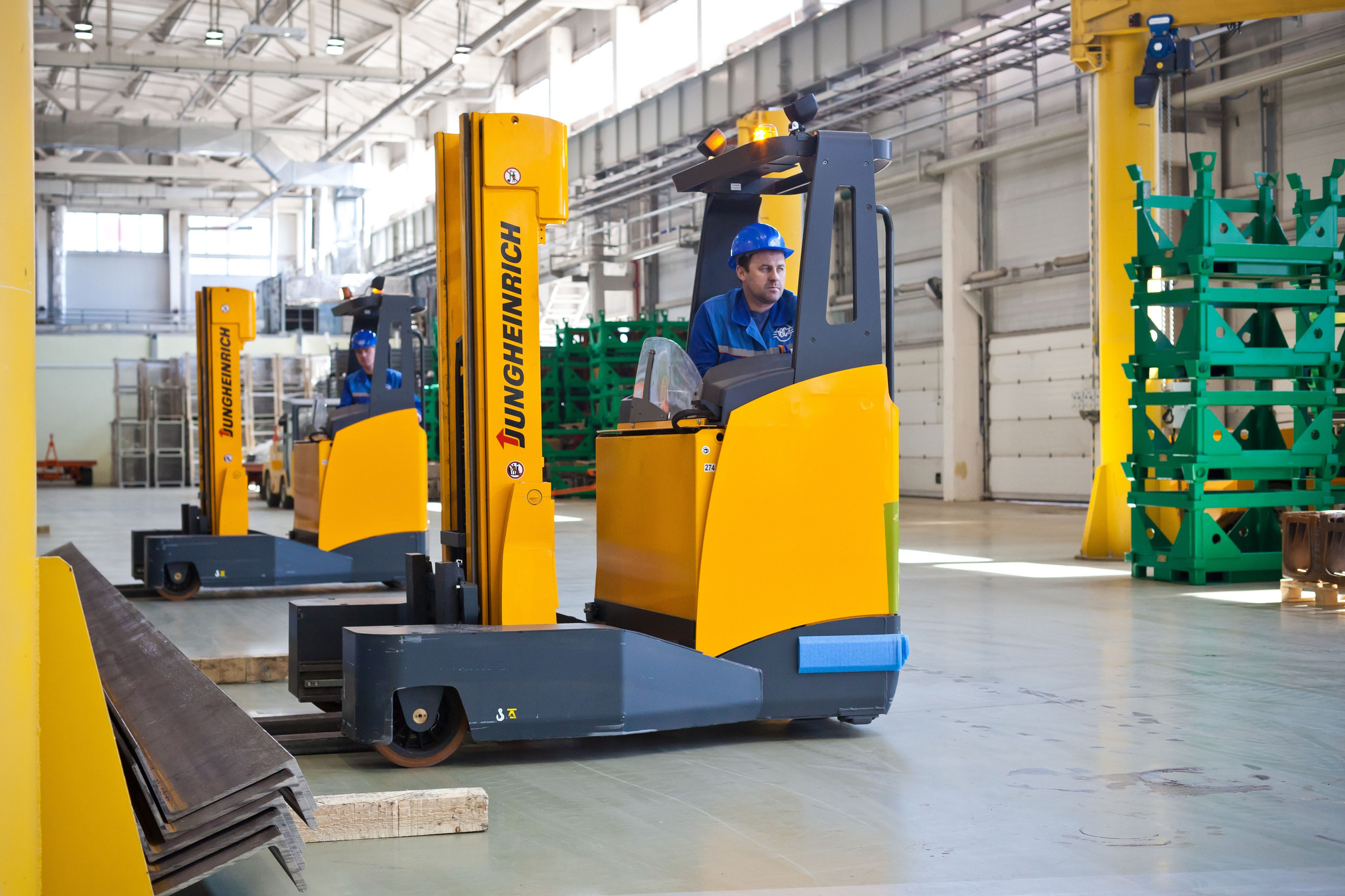 ТИХВИНСКИЙ ВАГОНОСТРОИТЕЛЬНЫЙ ЗАВОД. Рабочая сторона — бизнес портрет и репортаж в Санкт-Петербурге