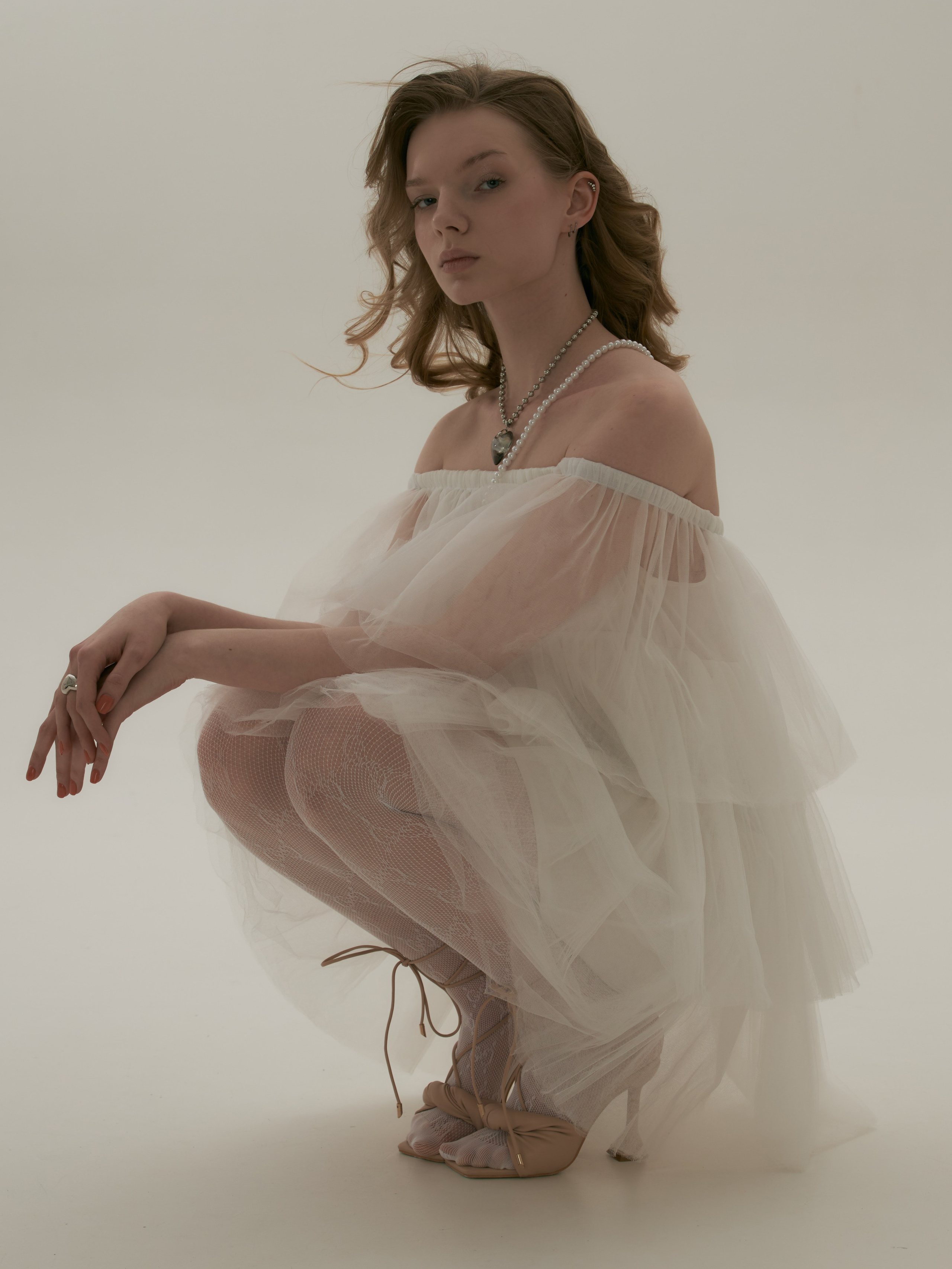 Лукбук - съёмка платья на белой циклорами