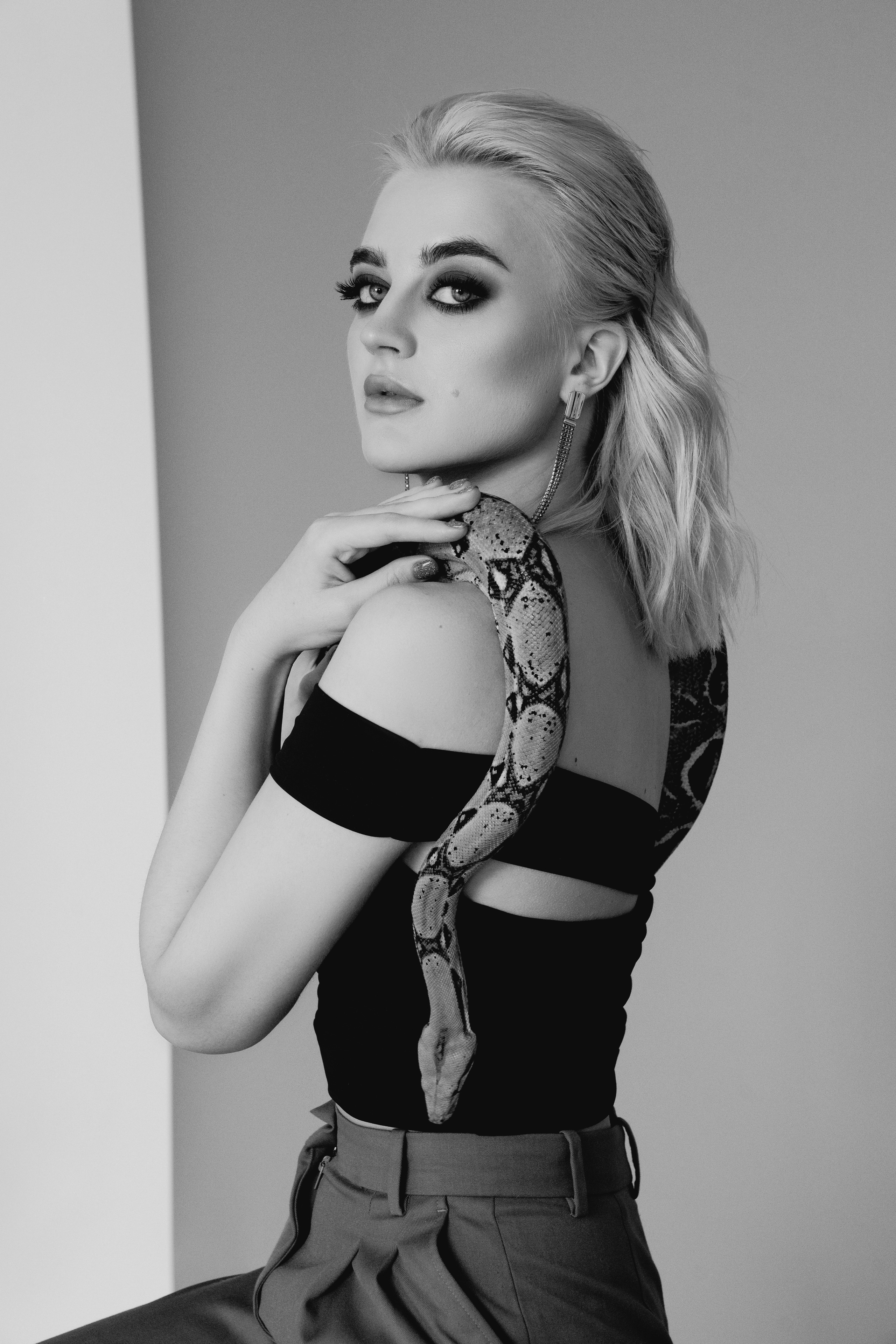 Анна. фотодень со змеёй. Фотограф в Хабаровске Екатерина Масальская