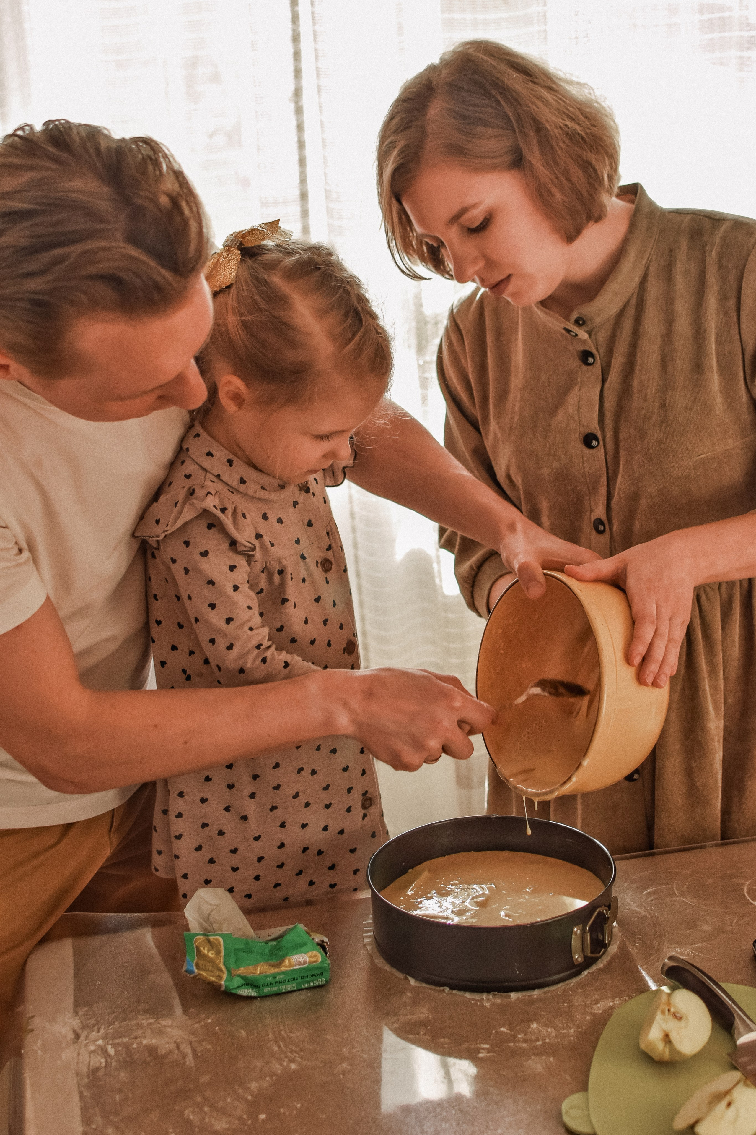 Шарлотка по-семейному: рецепты, улыбки и любовь. Фотограф Мария Бесштанькина