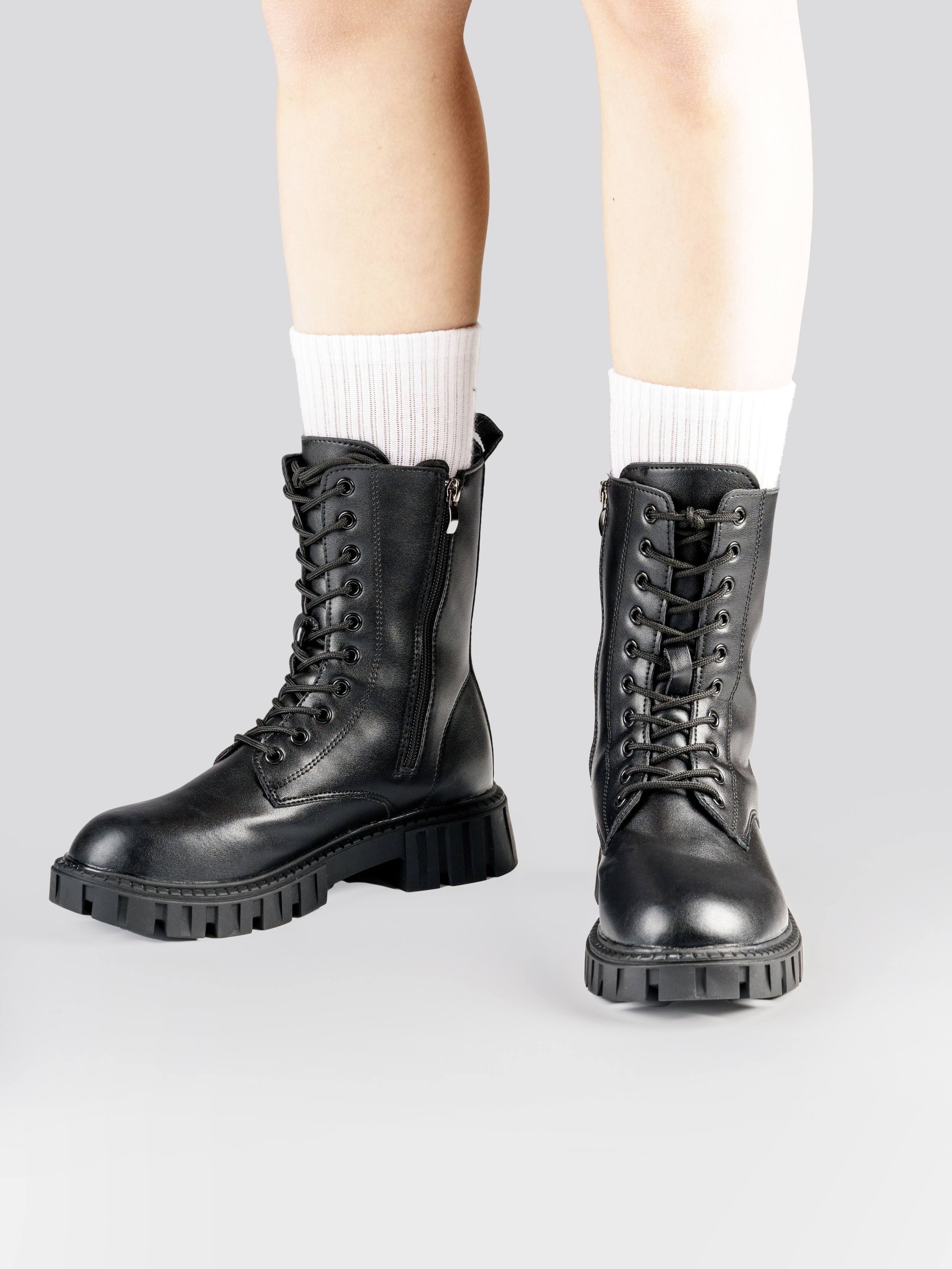 Носки и обувь. KED Production — продакшн из СПб. Создаём фото, видео и контент, который помогает брендам и селлерам продавать больше