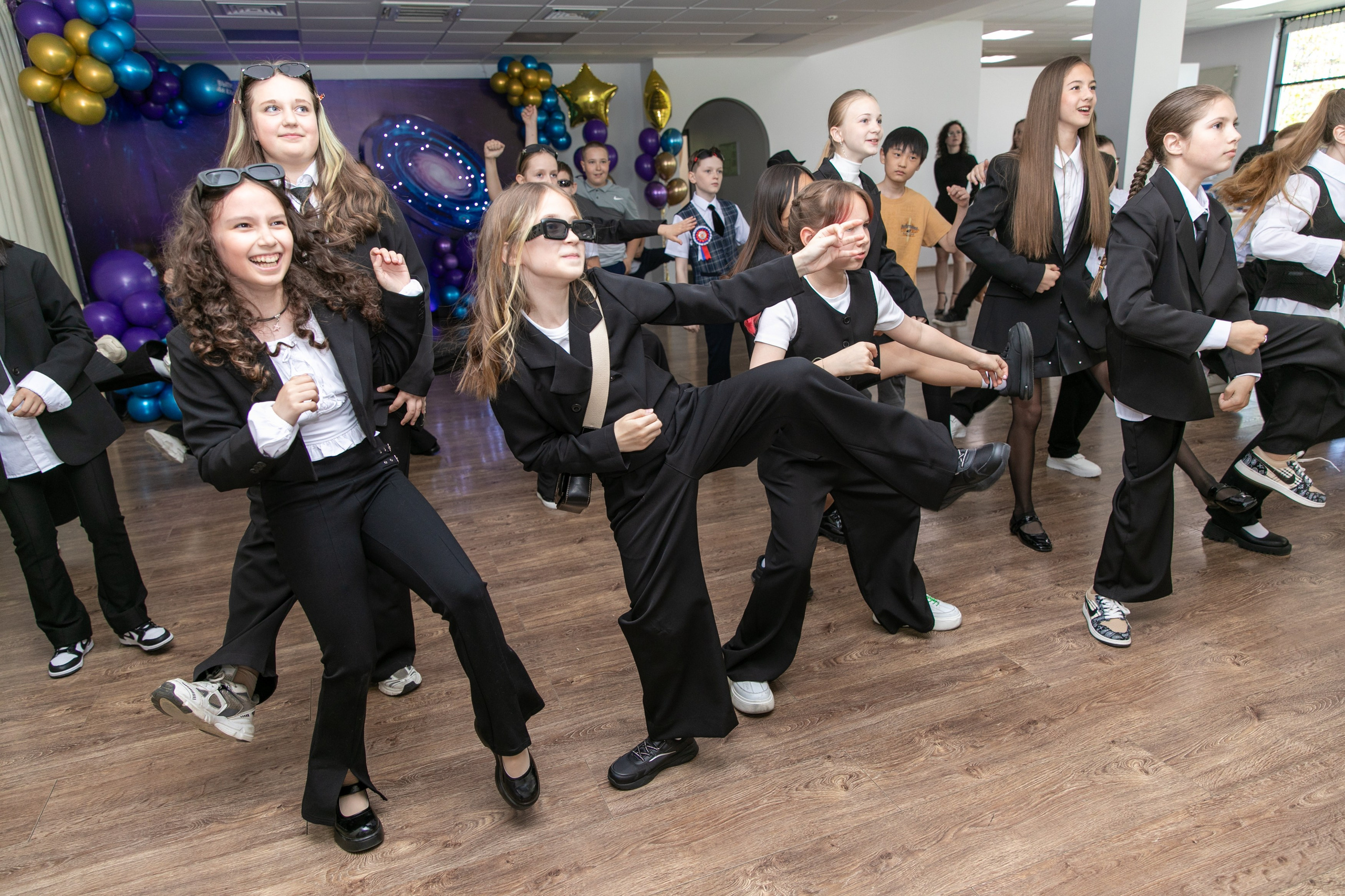 Выпускной 4 класс Гимназия 3 2025. Школьный и детский фотограф в Южно-Сахалинске Анастасия Лескова