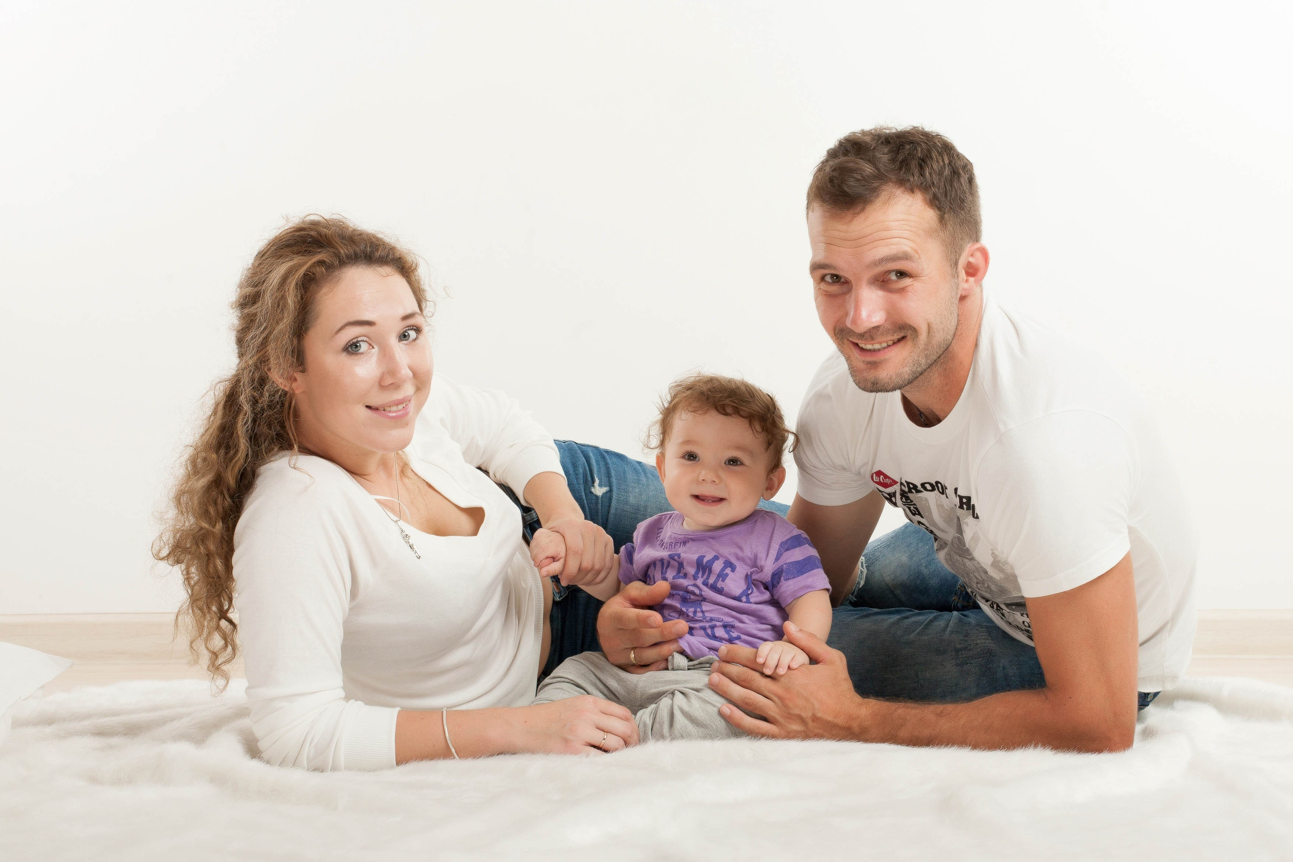 Семейный портрет Семьи Регины. Выездная съемка. Фотостудия Алматы. Семейная и детская фотостудия Family studio.Фотограф Алматы