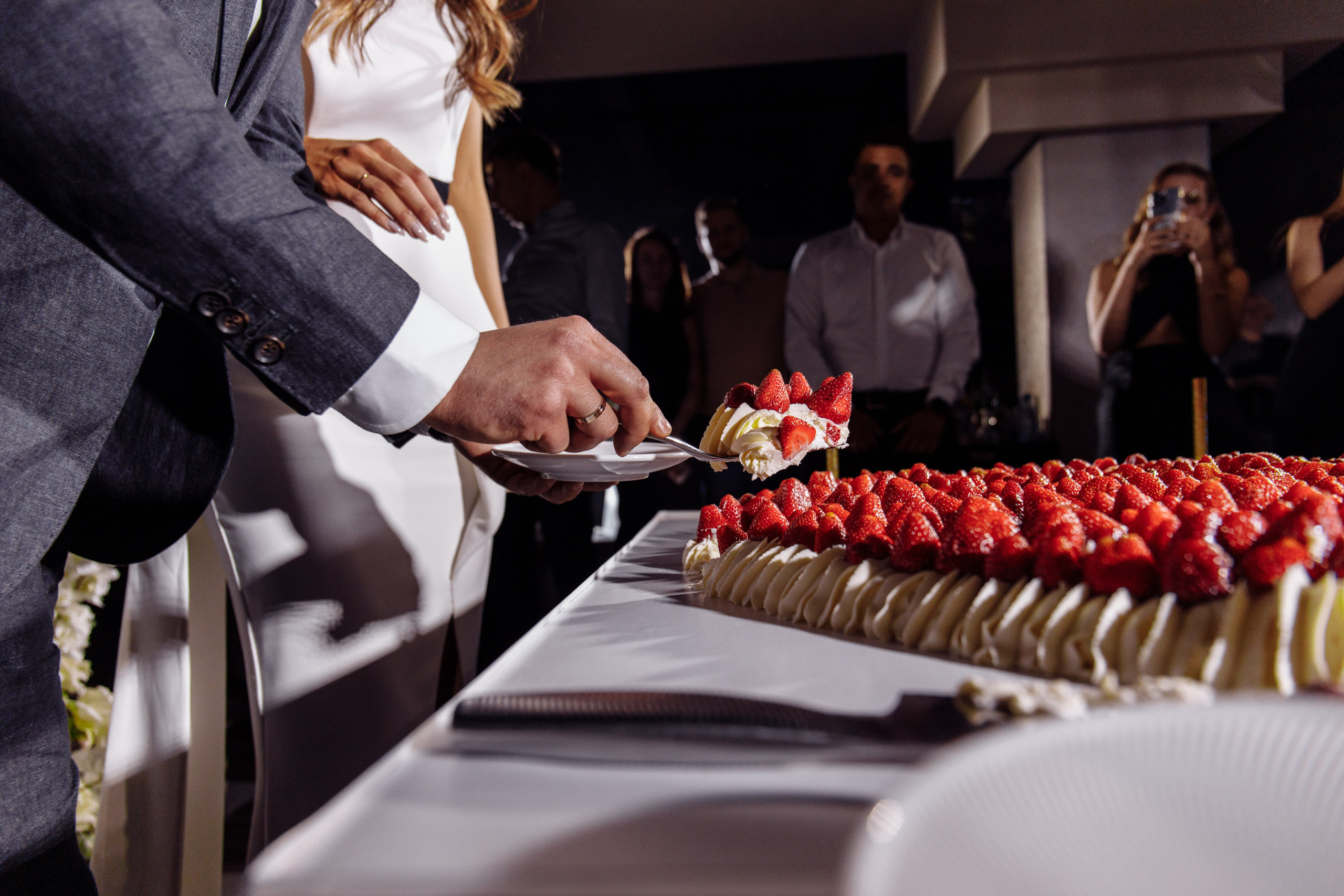 Свадебная фотосессия красивый банкет. Свадебный фотограф в Екатеринбурге Илья Корсаков