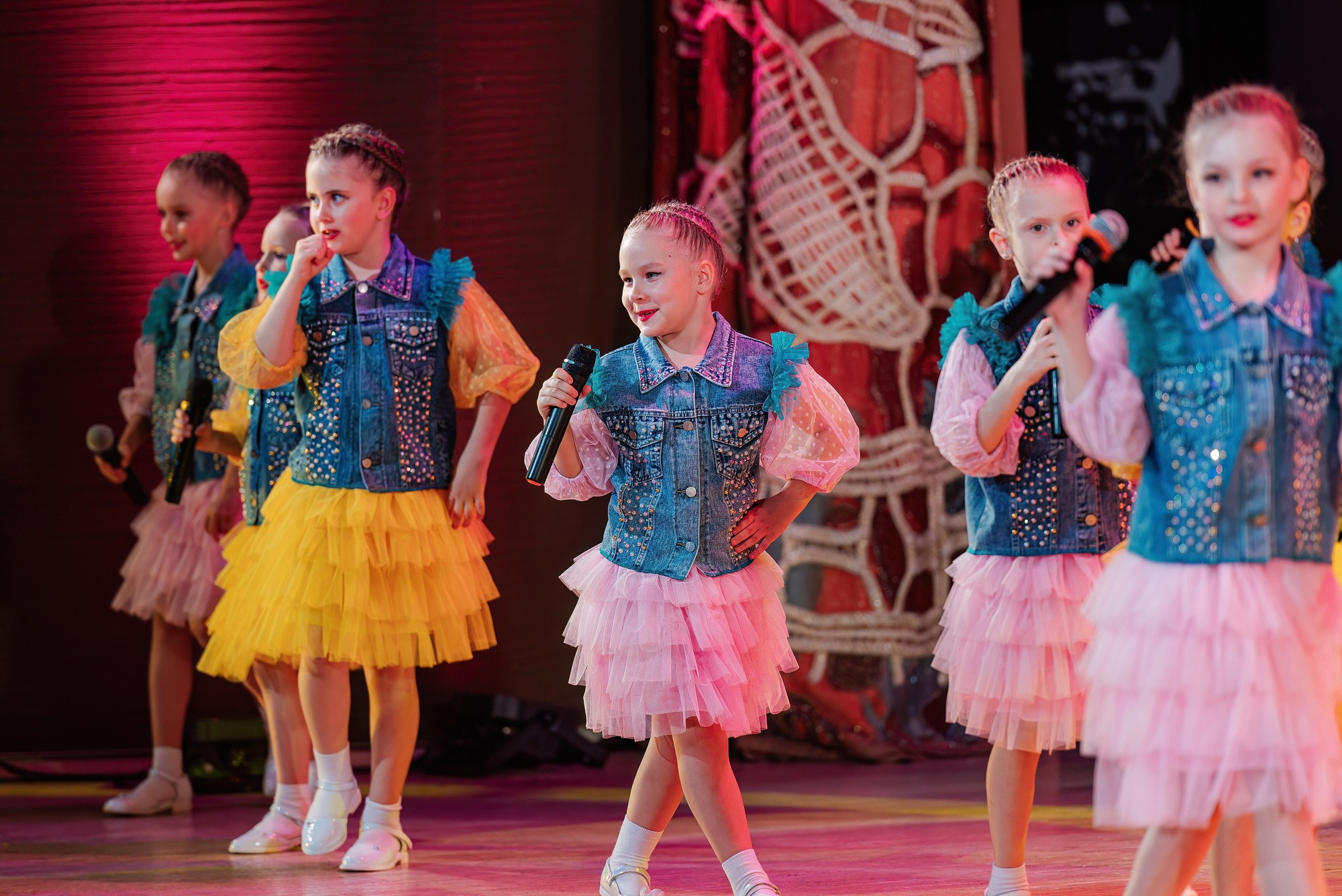 Отчетный концерт Образцового коллектива Алтая театра эстрадной песни «Созвездие». Свадебный и репортажный фотограф Никита Сницарев в Барнауле