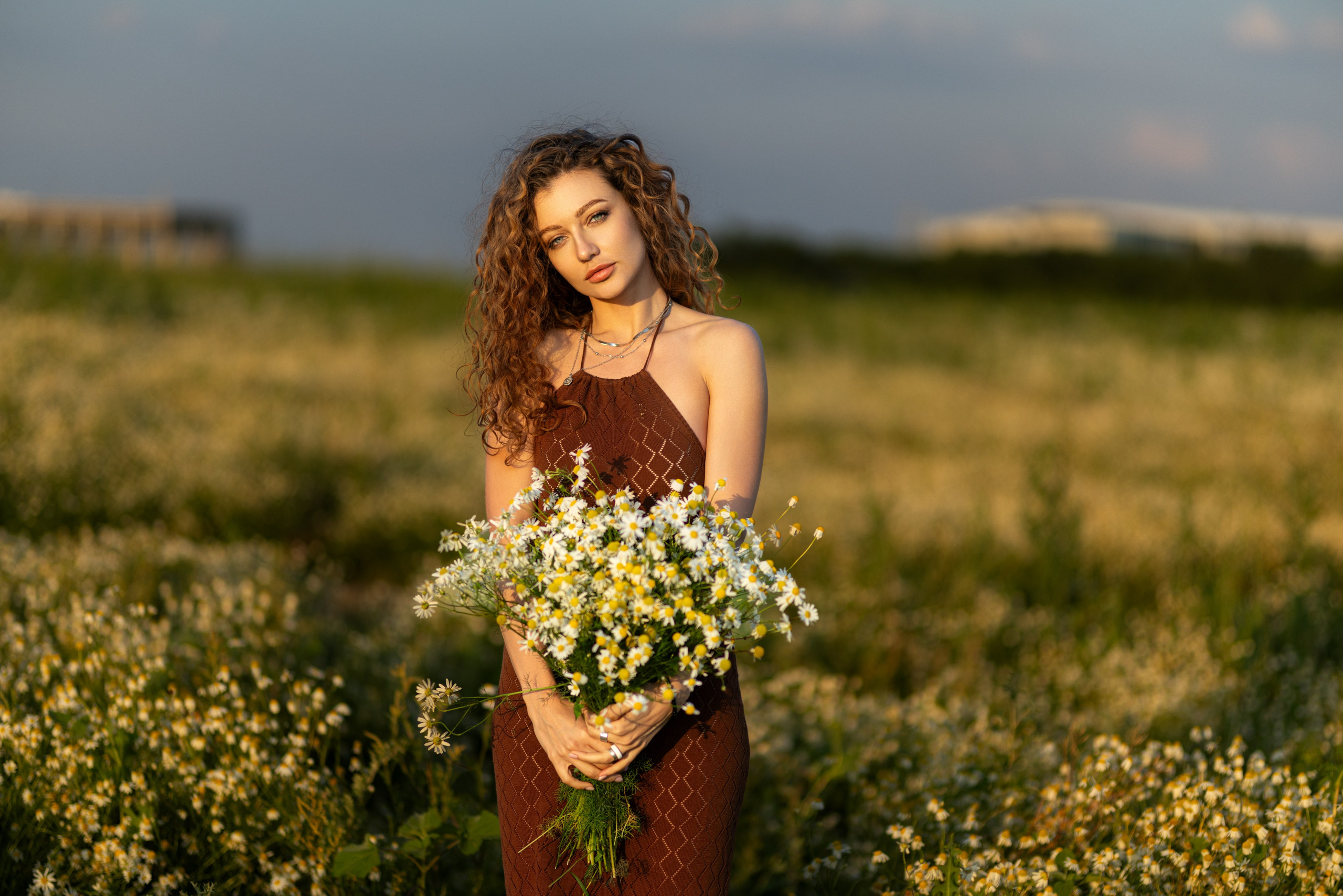 Фотосет на рассвете с Дианой в поле ромашек и пшеницы в формате для «себя». Дмитрий Шульгин, портретный фотограф в Воронеже