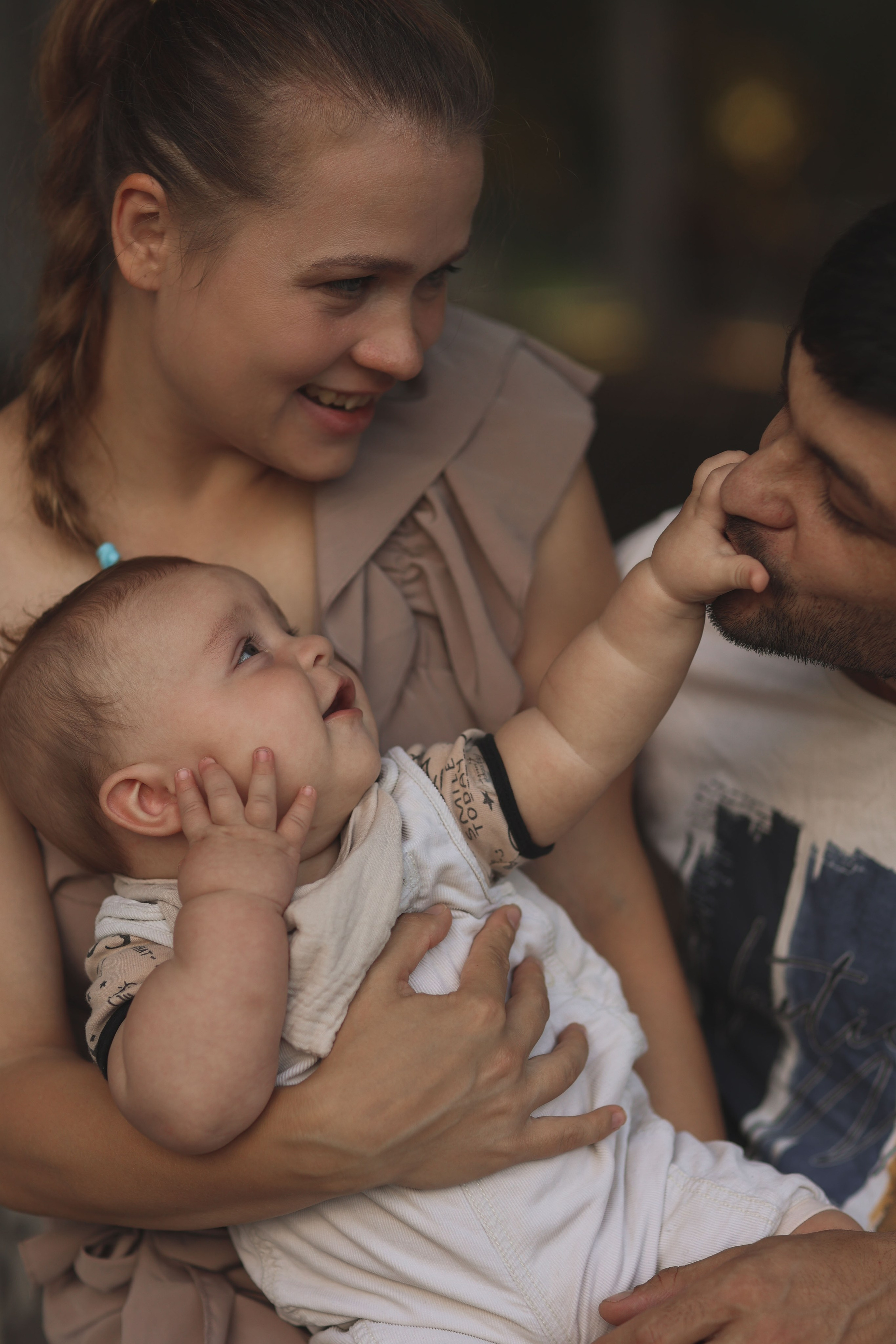 Ростислав с мамой и папой. Детский и семейный фотограф, съемка новорожденных Москва