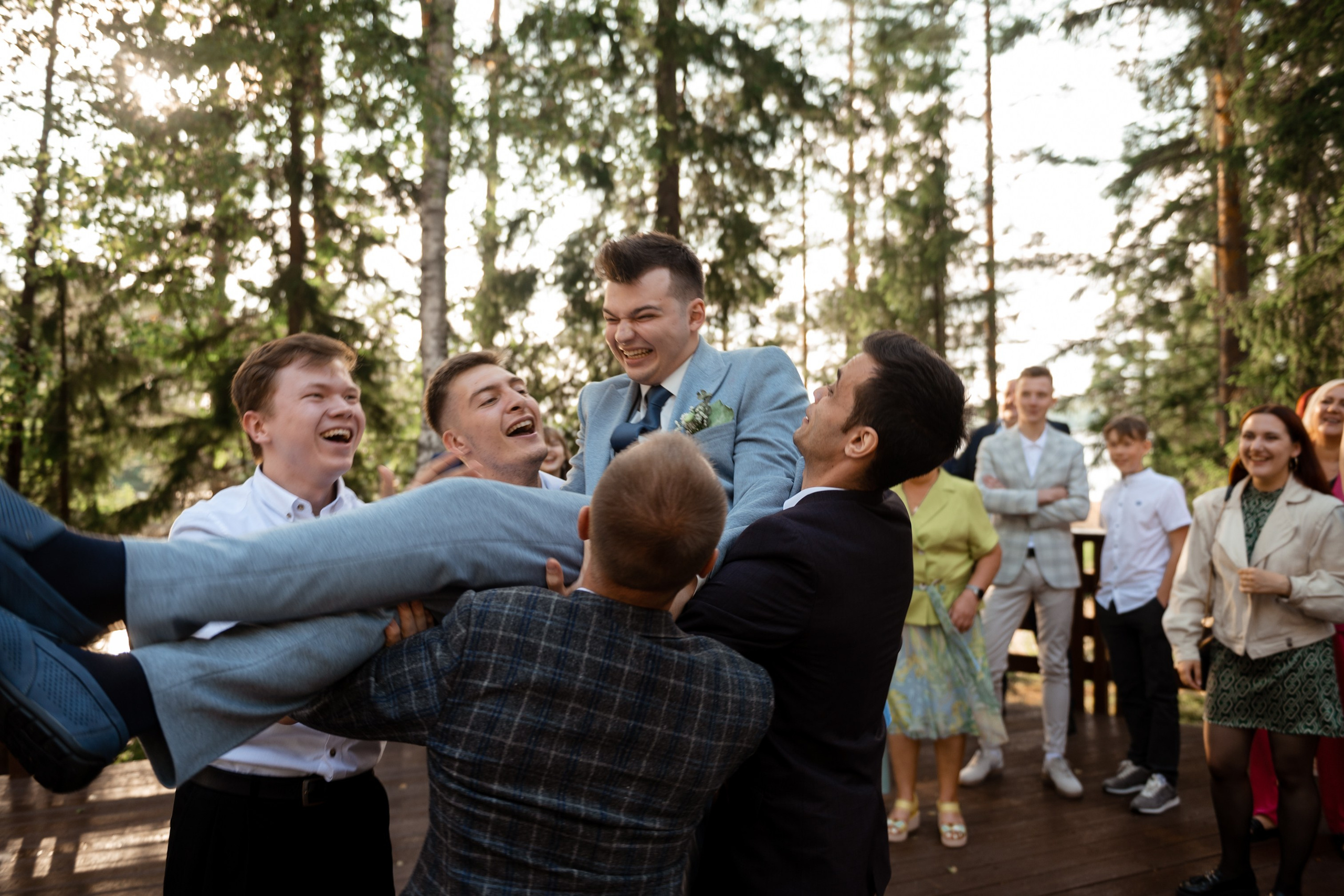 Весь день под дождем, вечером закат на озере. Свадебный и семейный фотограф София Невская