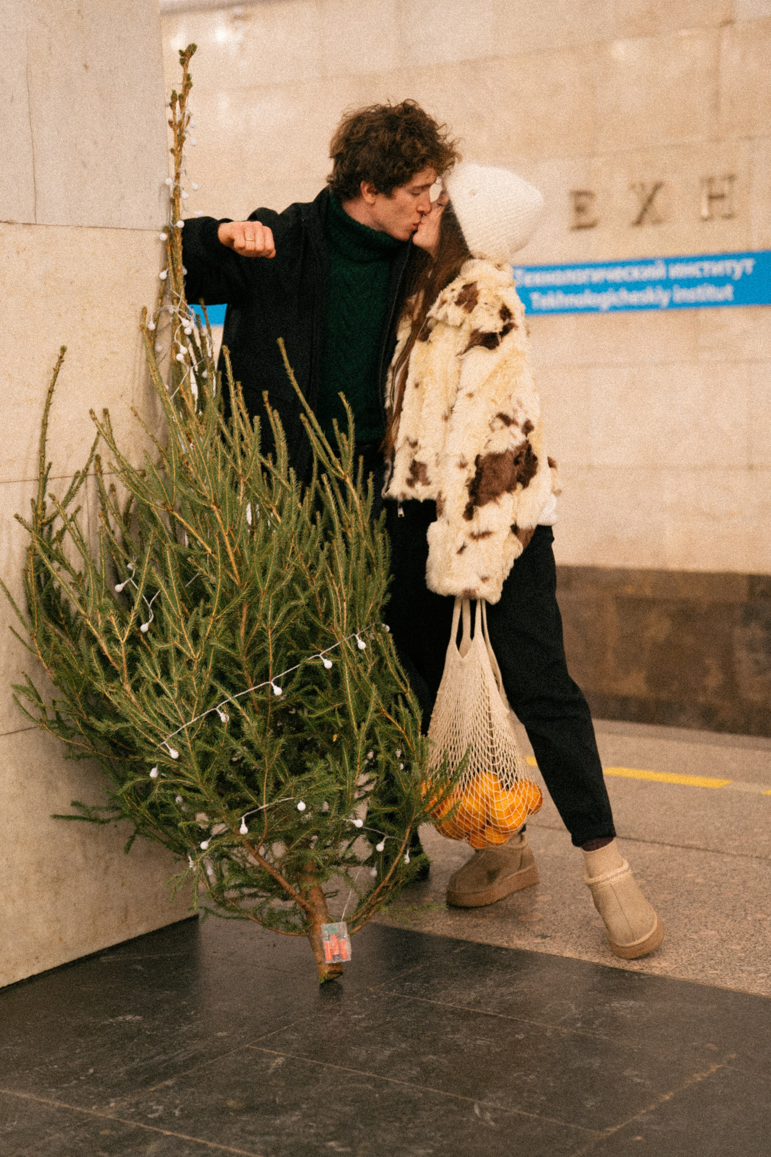 НОВОГОДНЯЯ ПРОГУЛКА ПАРЫ ПО ЧЕРНЫШЕВСКОЙ ПЕРЕД НОВЫМ ГОДОМ. Профессиональный фотограф, Санкт-Петербург — Виктория Богомолова