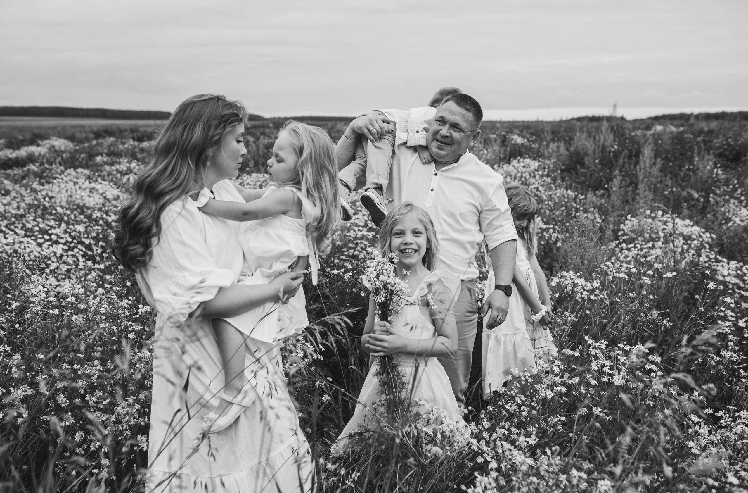 Маша и Миша и их веселая компания (пикник в поле). Семейный и свадебный фотограф в Екатеринбурге Орлова Ирина