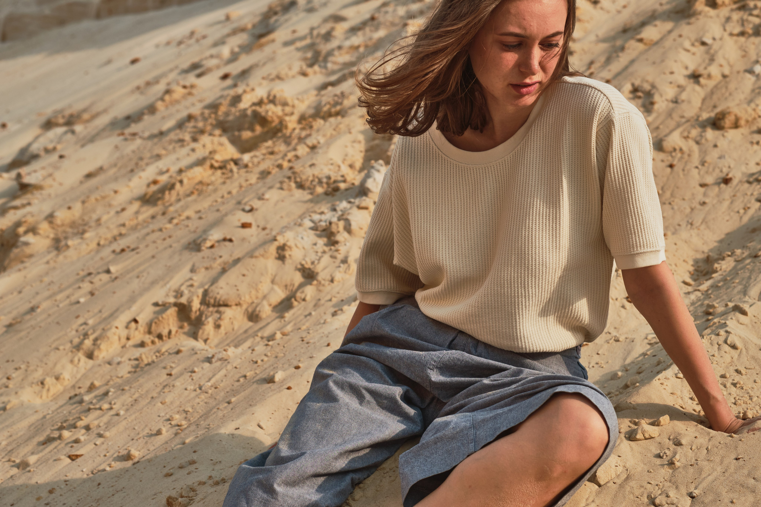 Светлана в пустыне (на пляже). Фотограф Максим Ерёмин