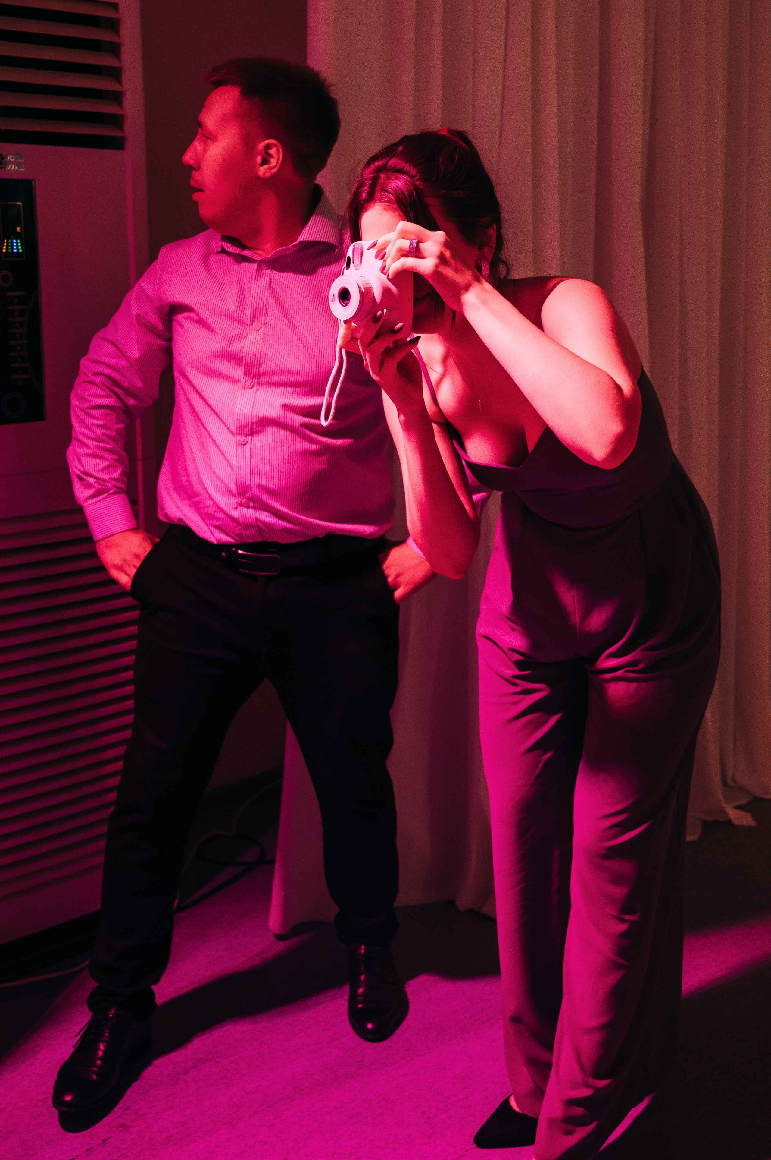 Совместные сборы в отеле. Свадебный и семейный фотограф в Котласе Никита Попов