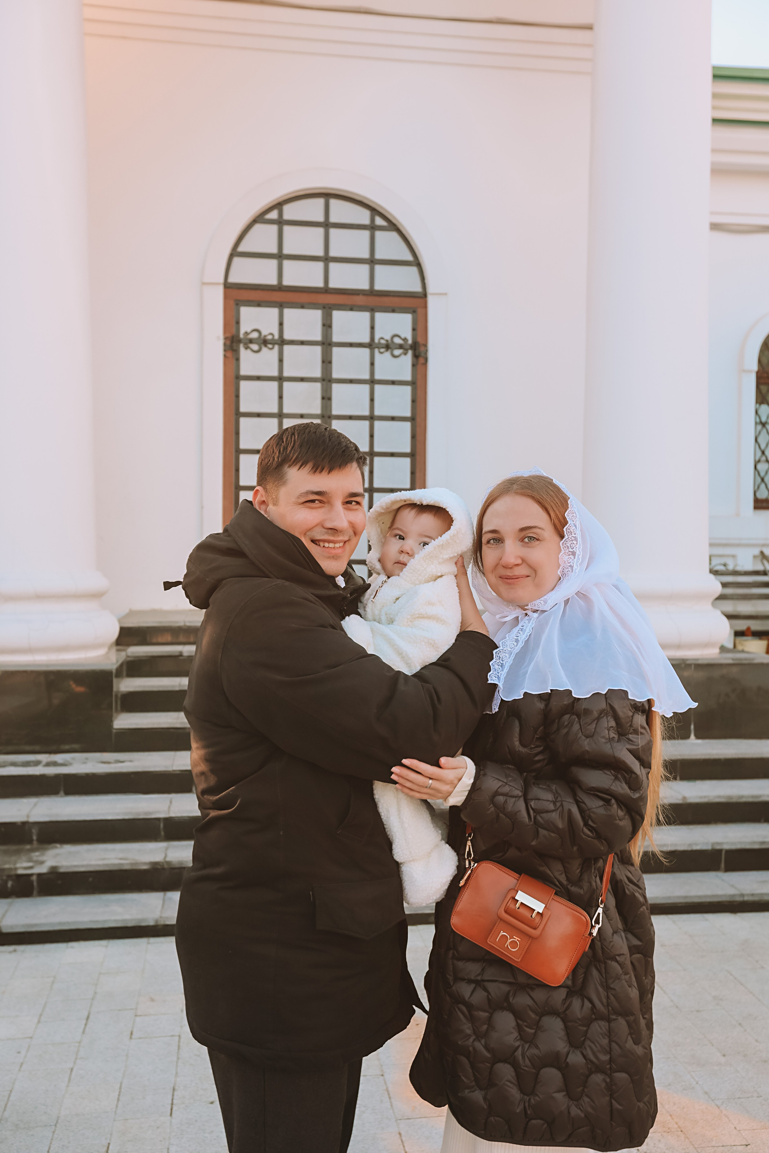 Крещение круглая церковь. Семейный фотограф Тюмень, фотограф на роды Салмина Мария