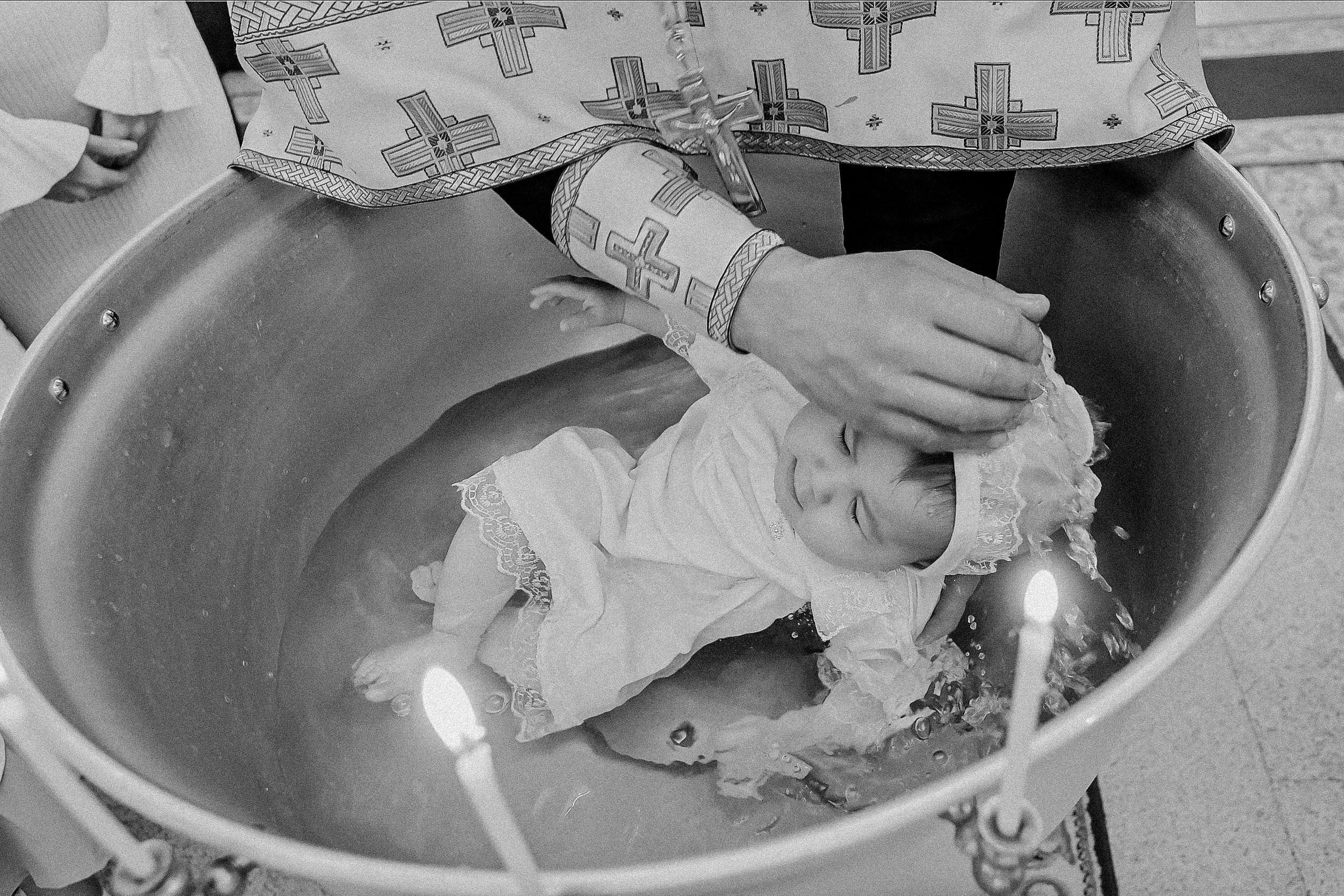 Крещение круглая церковь. Семейный фотограф Тюмень, фотограф на роды Салмина Мария