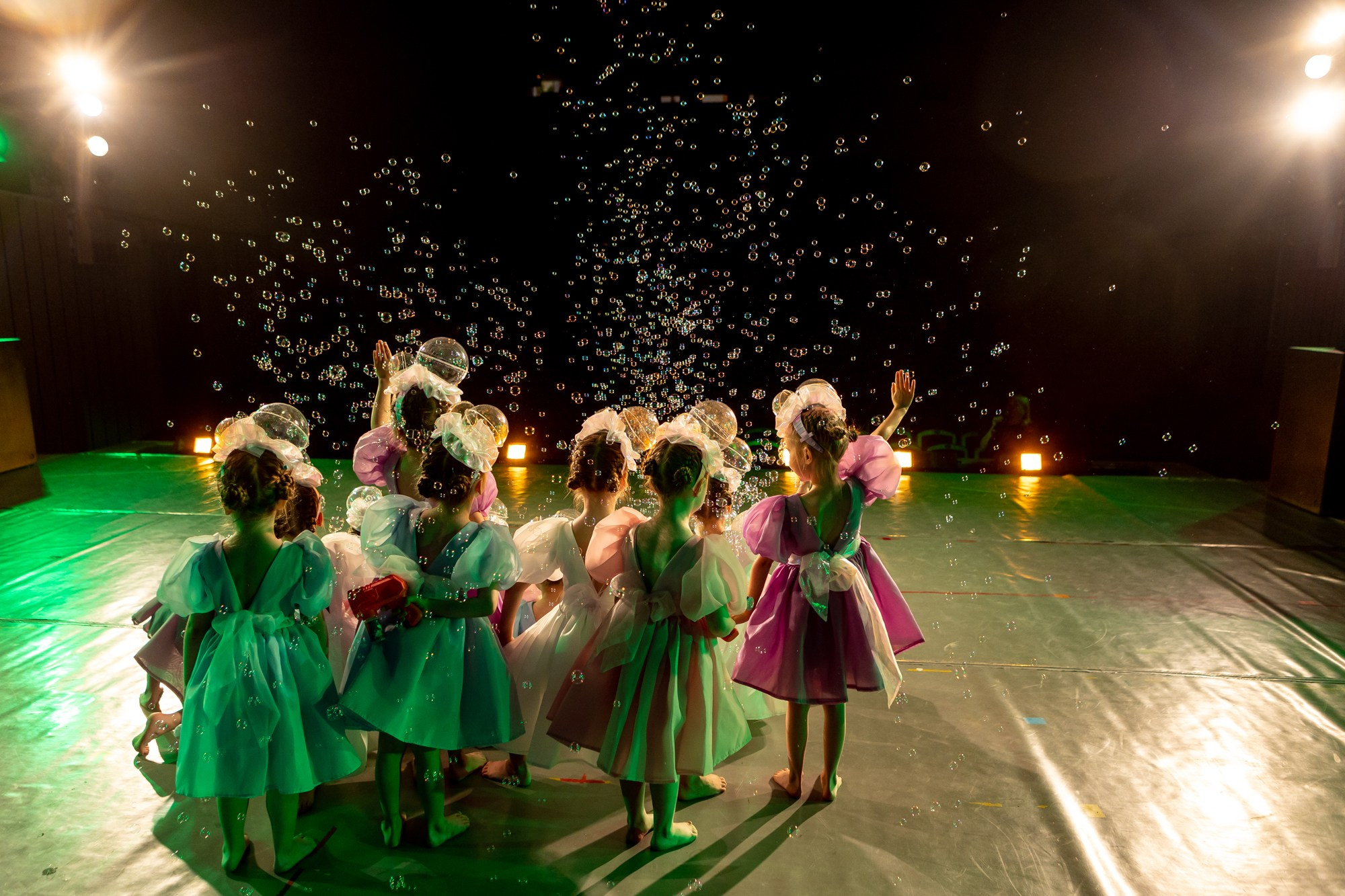 Отчетный концерт Заслуженного коллектива РФ «Жемчужинка» в Оренбурге, ДК «Россия», 2025 г. Фотограф в Оренбурге. Профессиональный фотограф