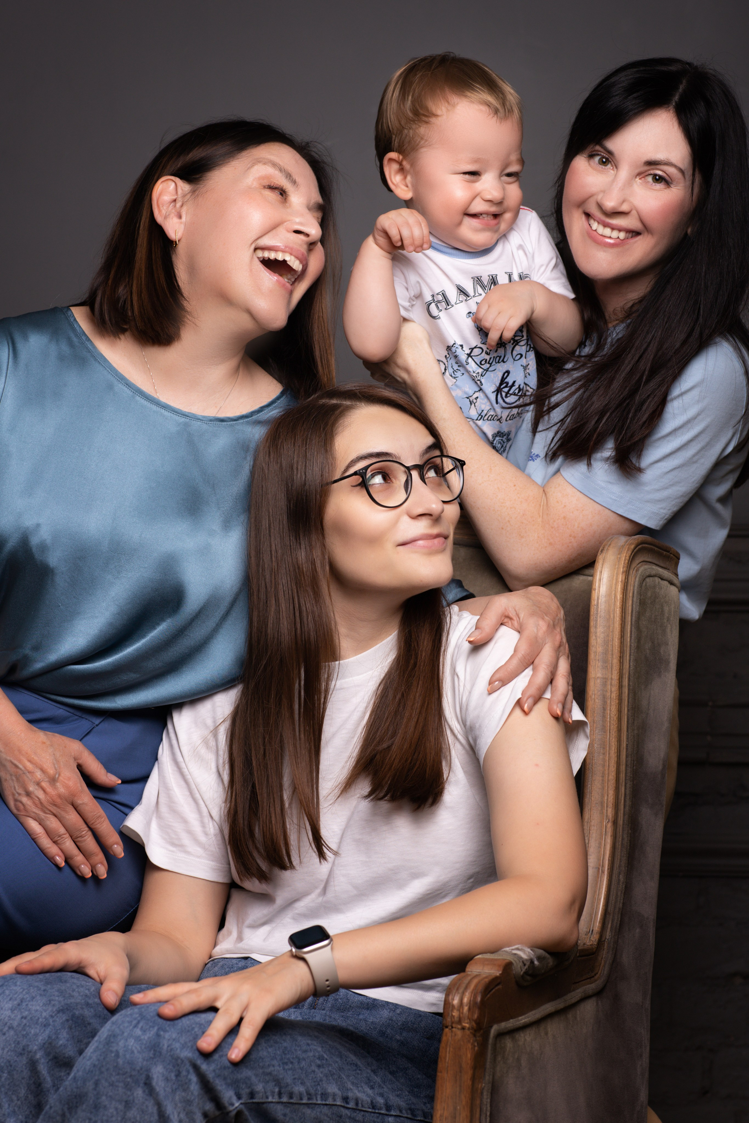 Четыре поколения. Съемка большой семьи. Фотограф Санкт-Петербург Елена Мухина