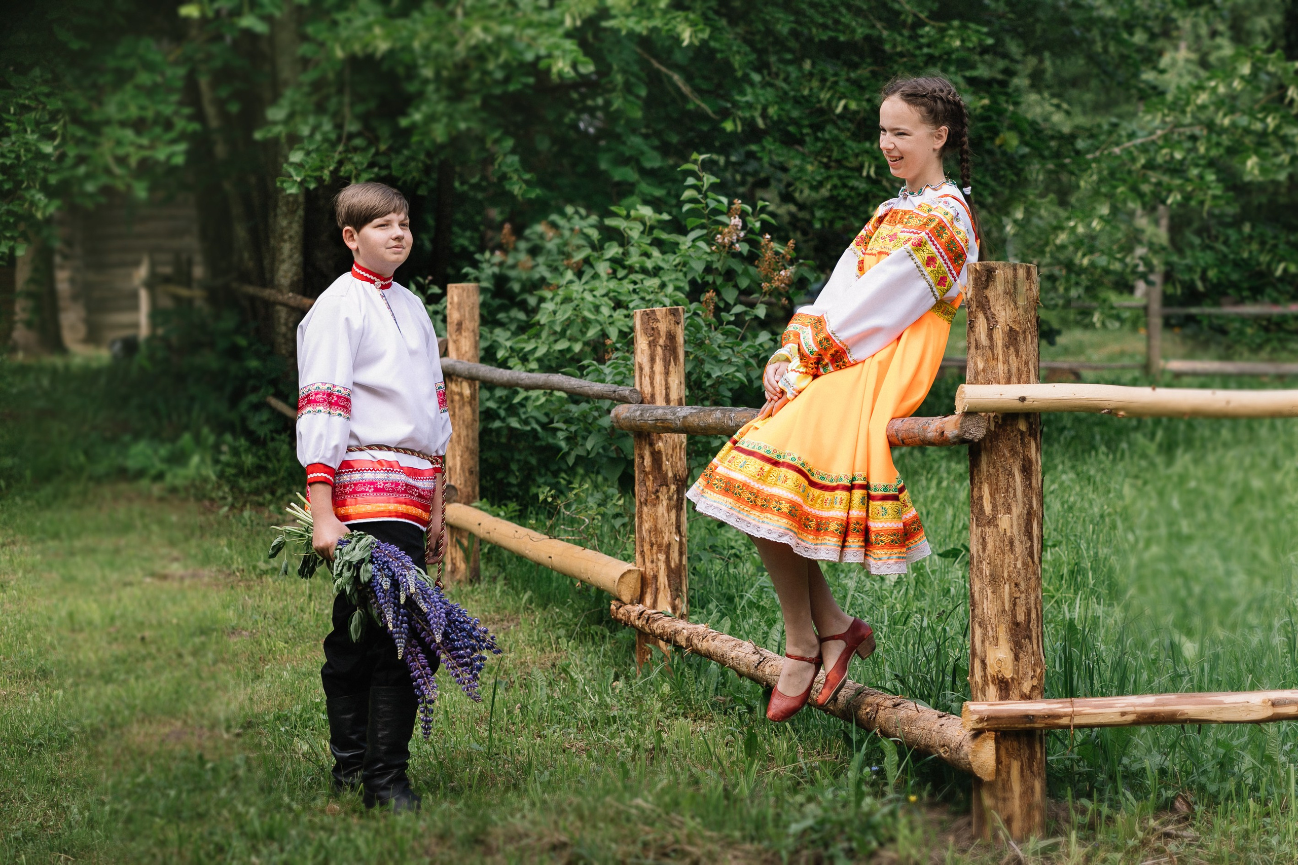 Детская фотосессия в русском стиле на природе