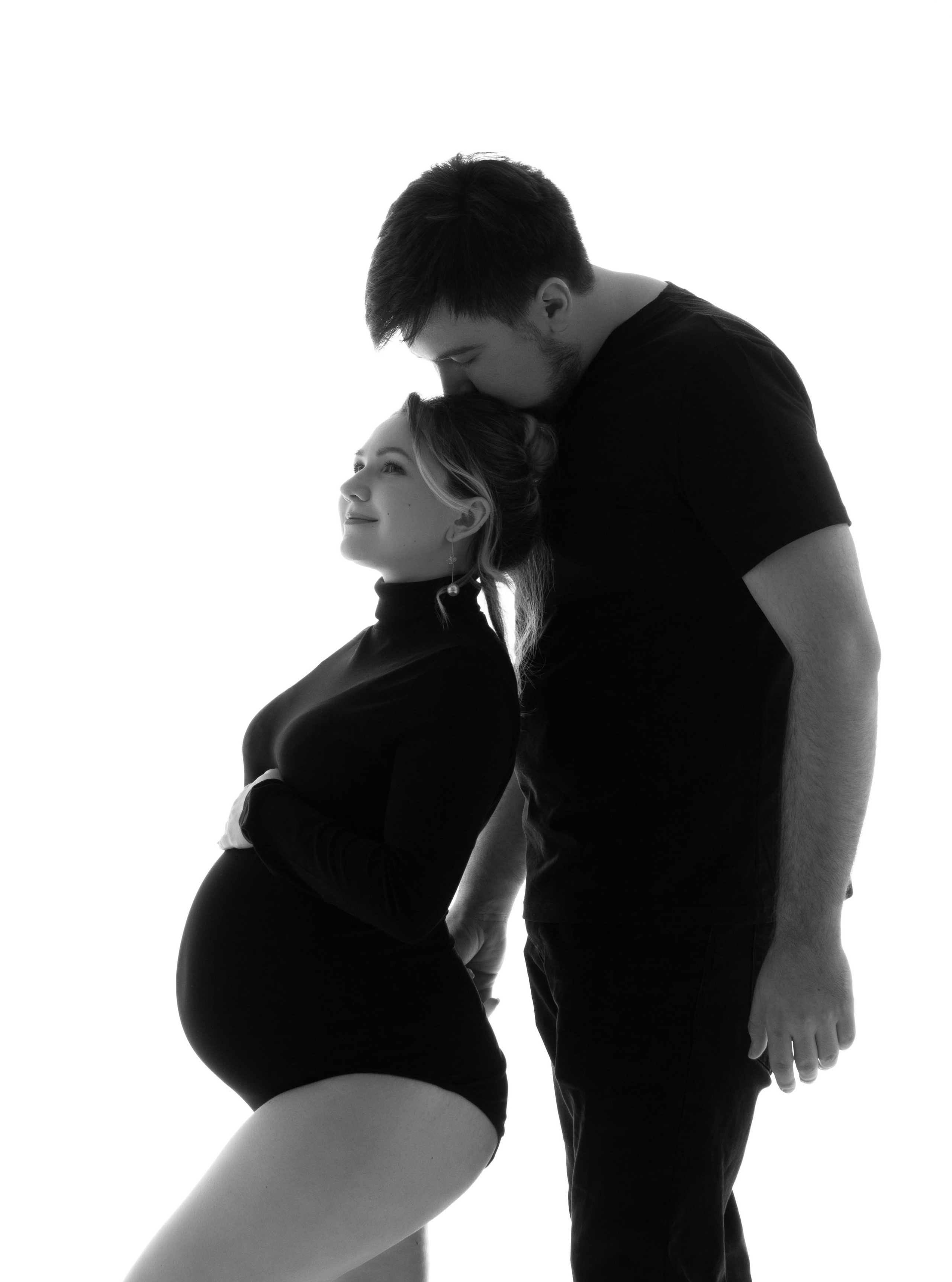 Совместная фотосессия беременности, беременная девушка с супругом. Фотограф беременности в Тюмени Любовь Докучаева